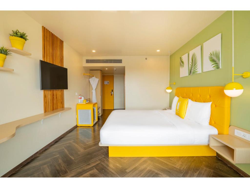 Premium King Room - Photo 2