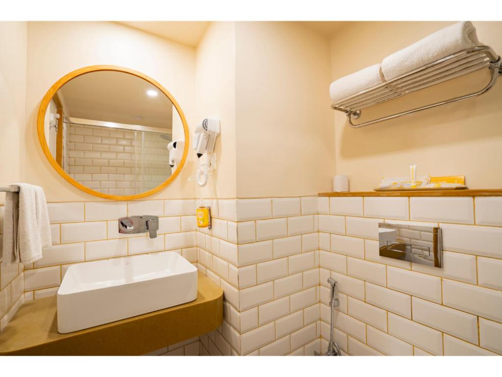Premium King Room - Photo 4