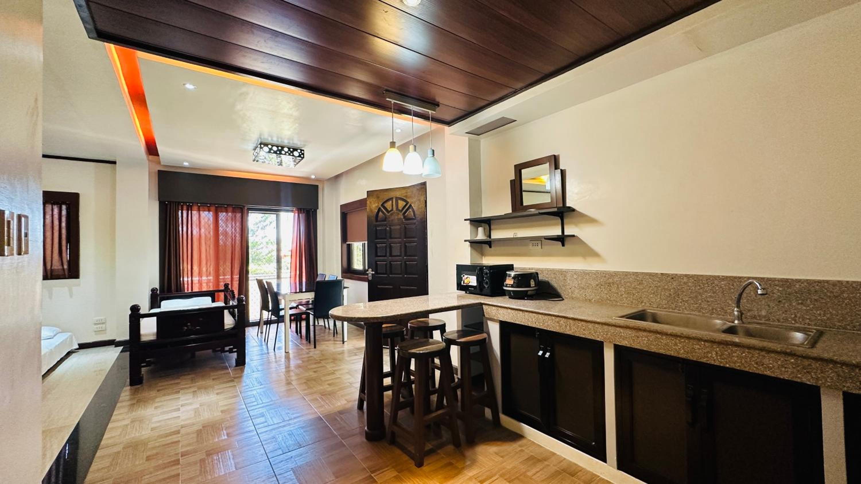 Family Room With Balcony photo 2
