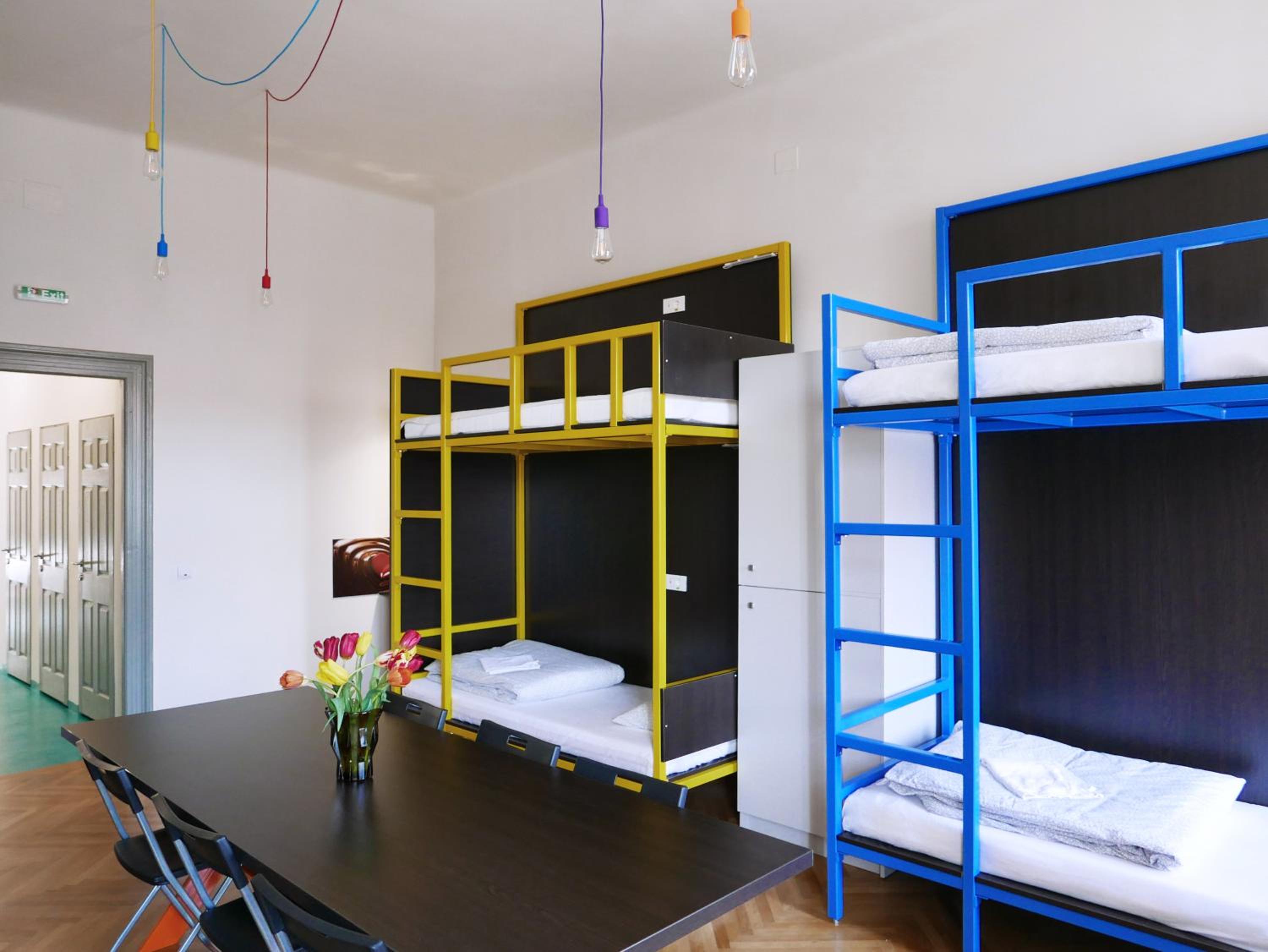 Bed in 8-Bed Mixed Dormitory Room photo 1