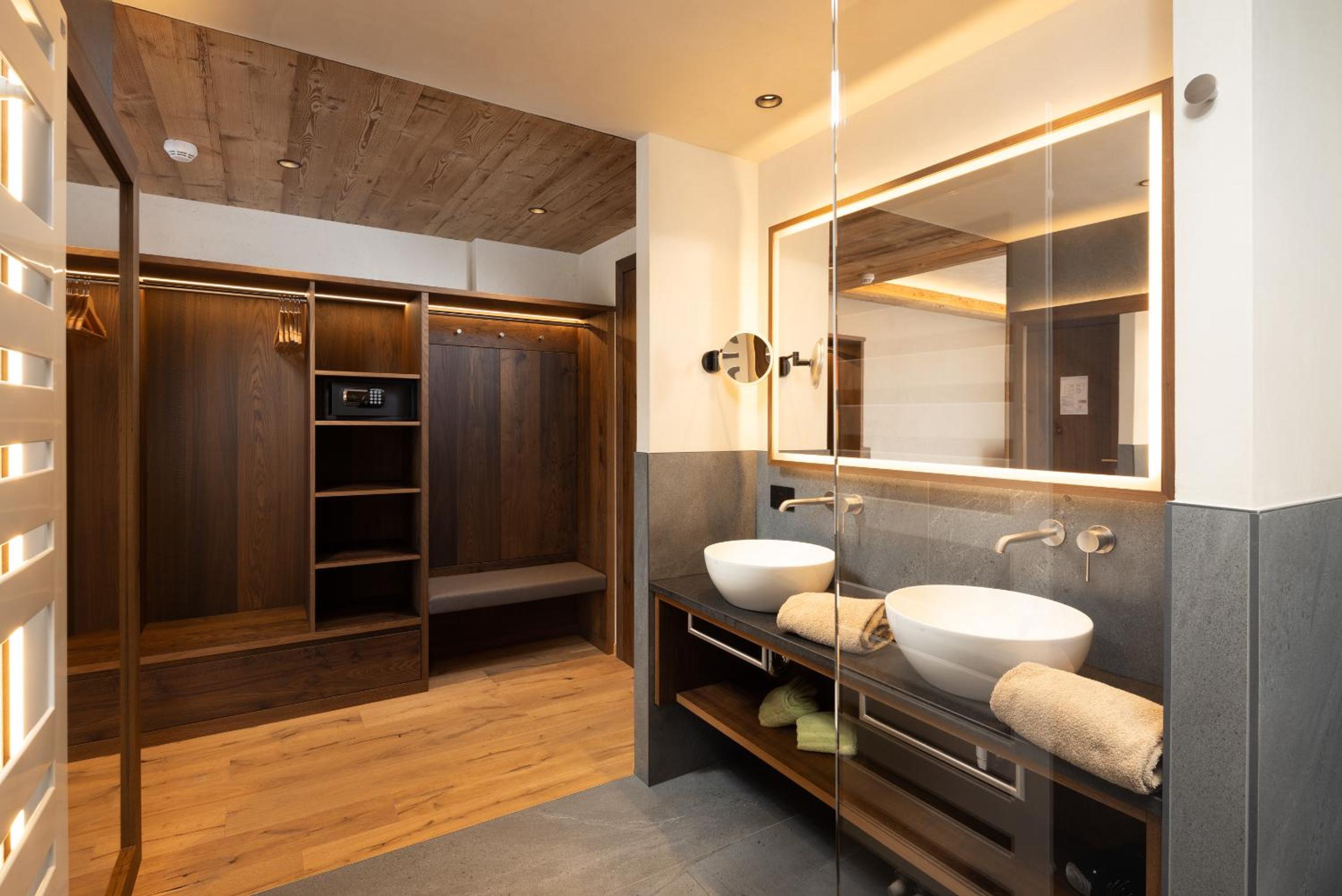 Superior Double or Twin Room photo 3