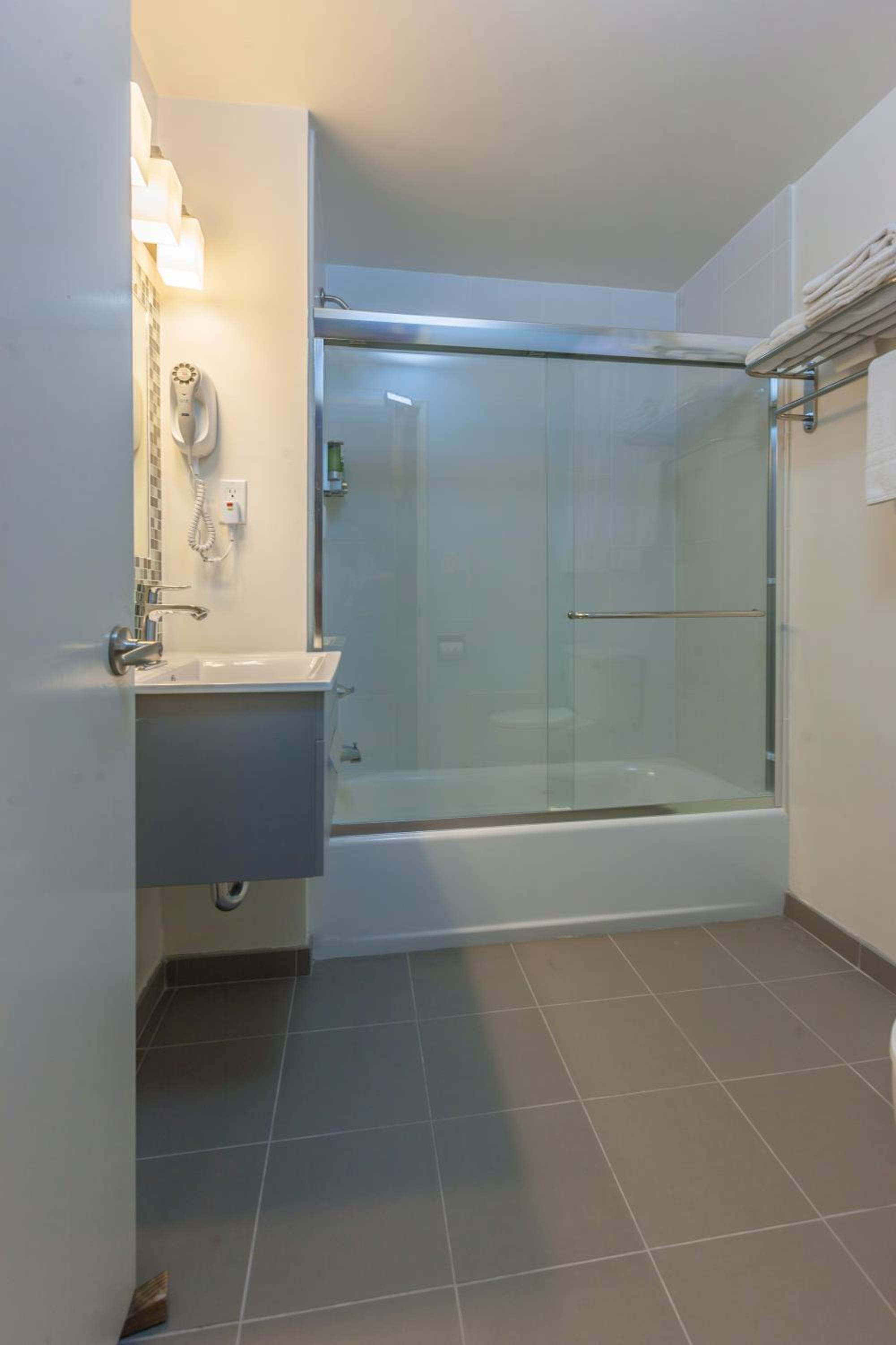 Double Room - Photo 11