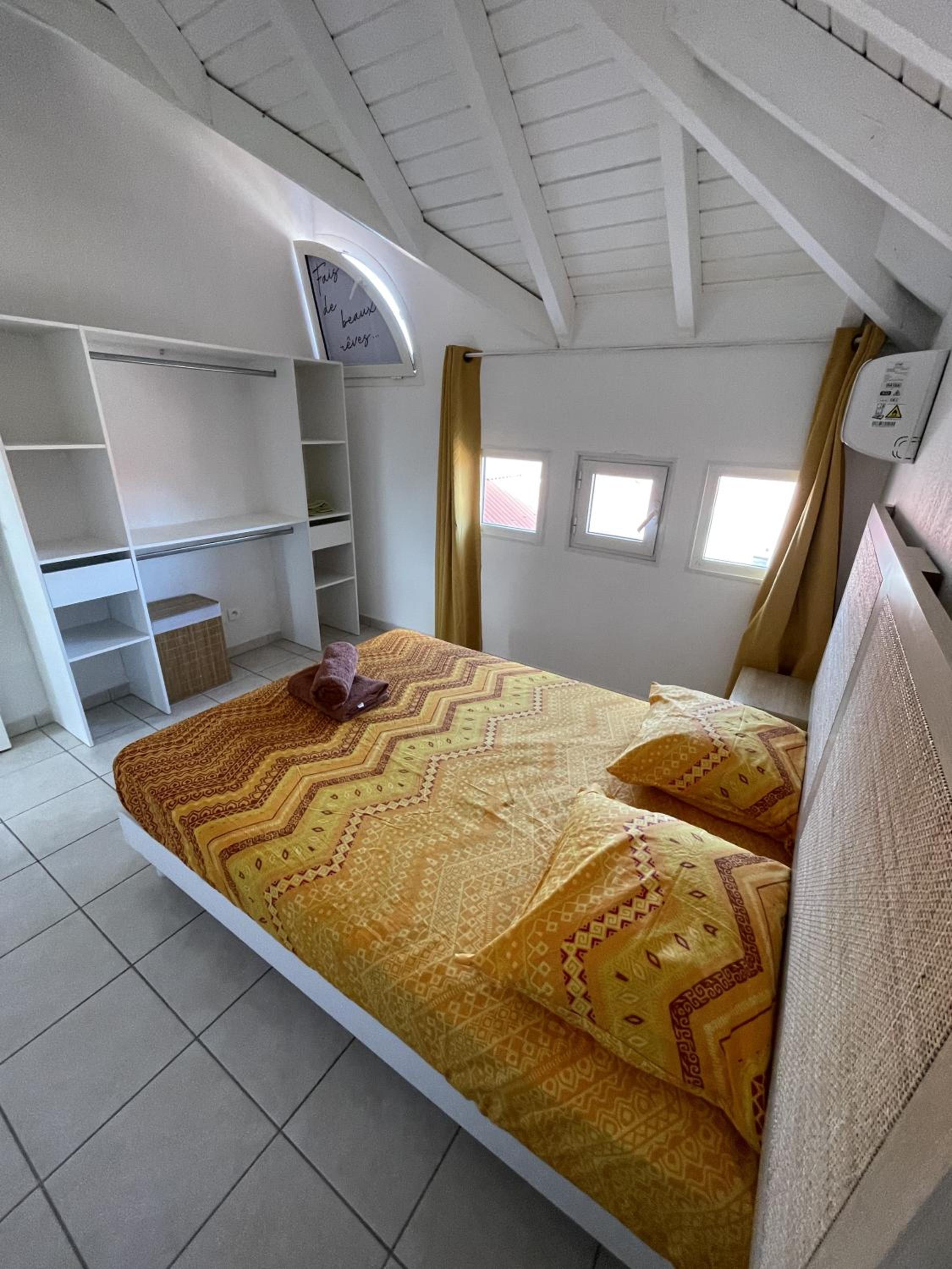 Three-Bedroom House photo 3