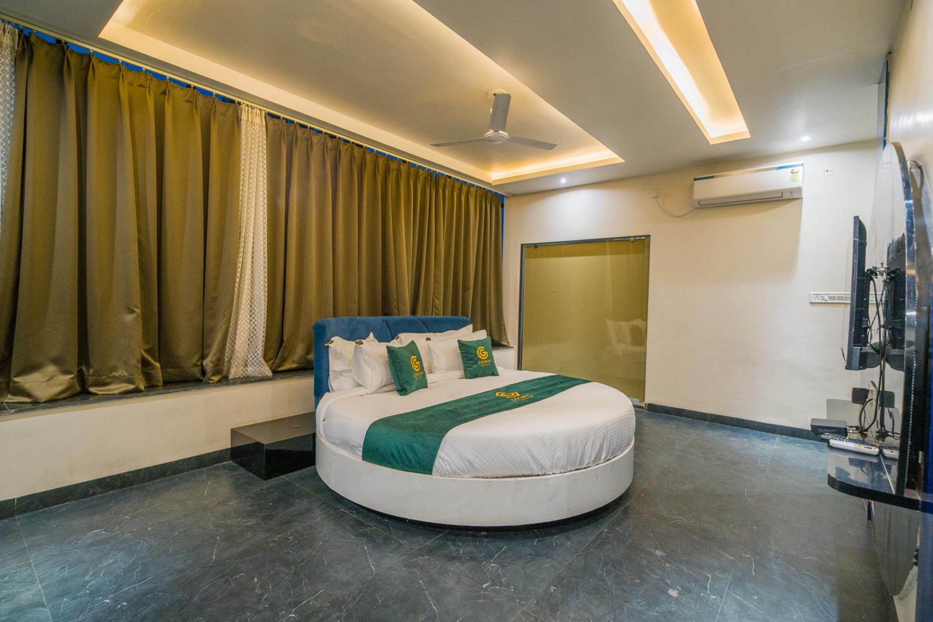 Suite - Photo 7