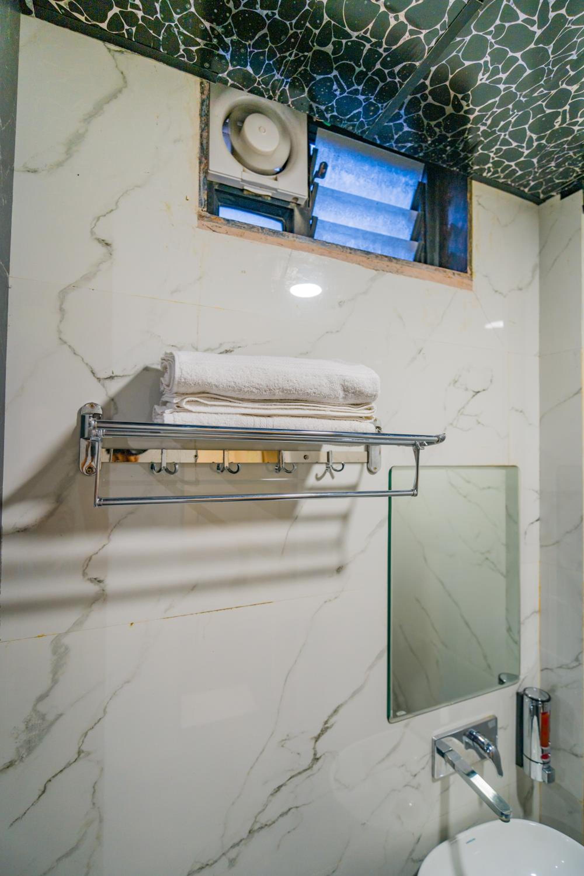 Suite - Photo 5
