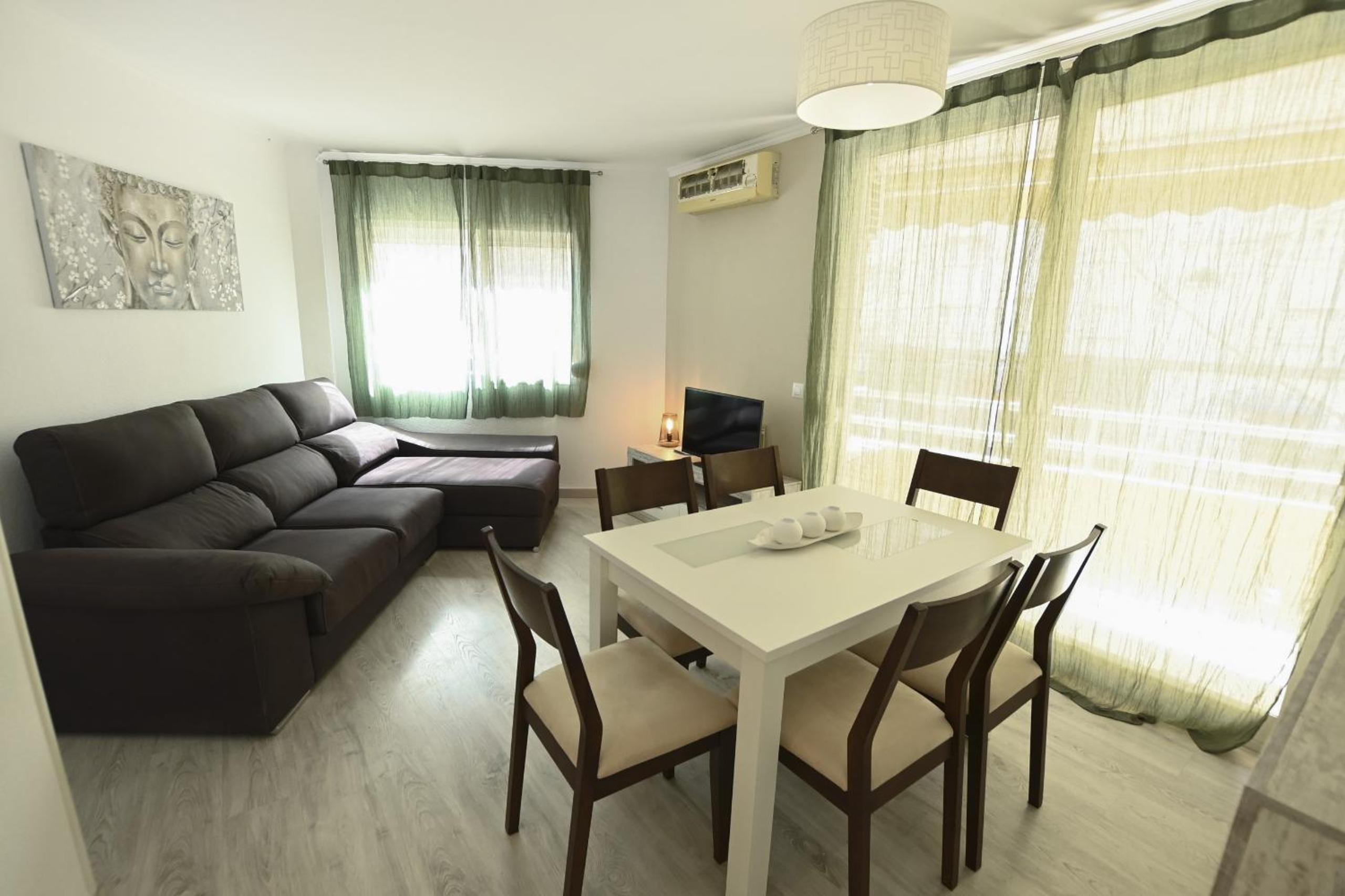 Apartamento de dos habitaciones con balcón y terraza