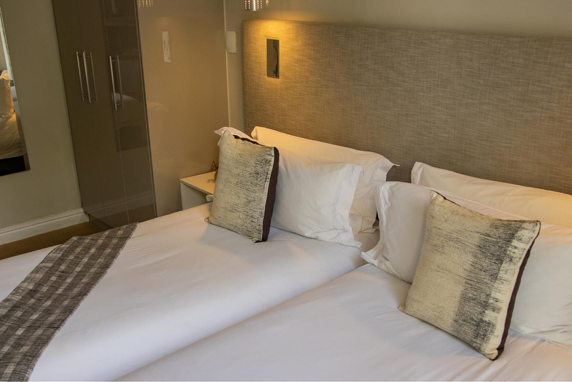 Standard King Room photo 2