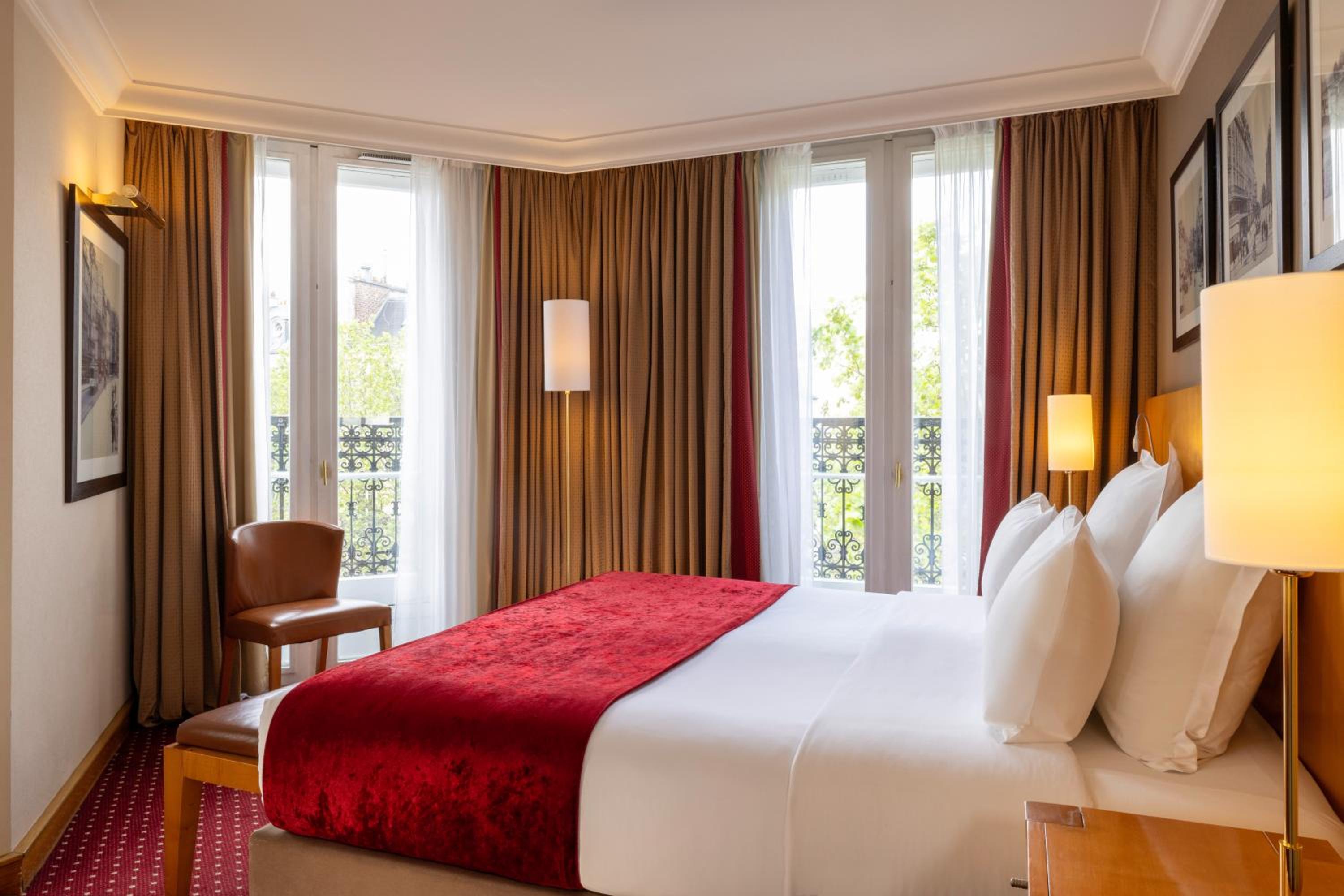 Deluxe King Room photo 2