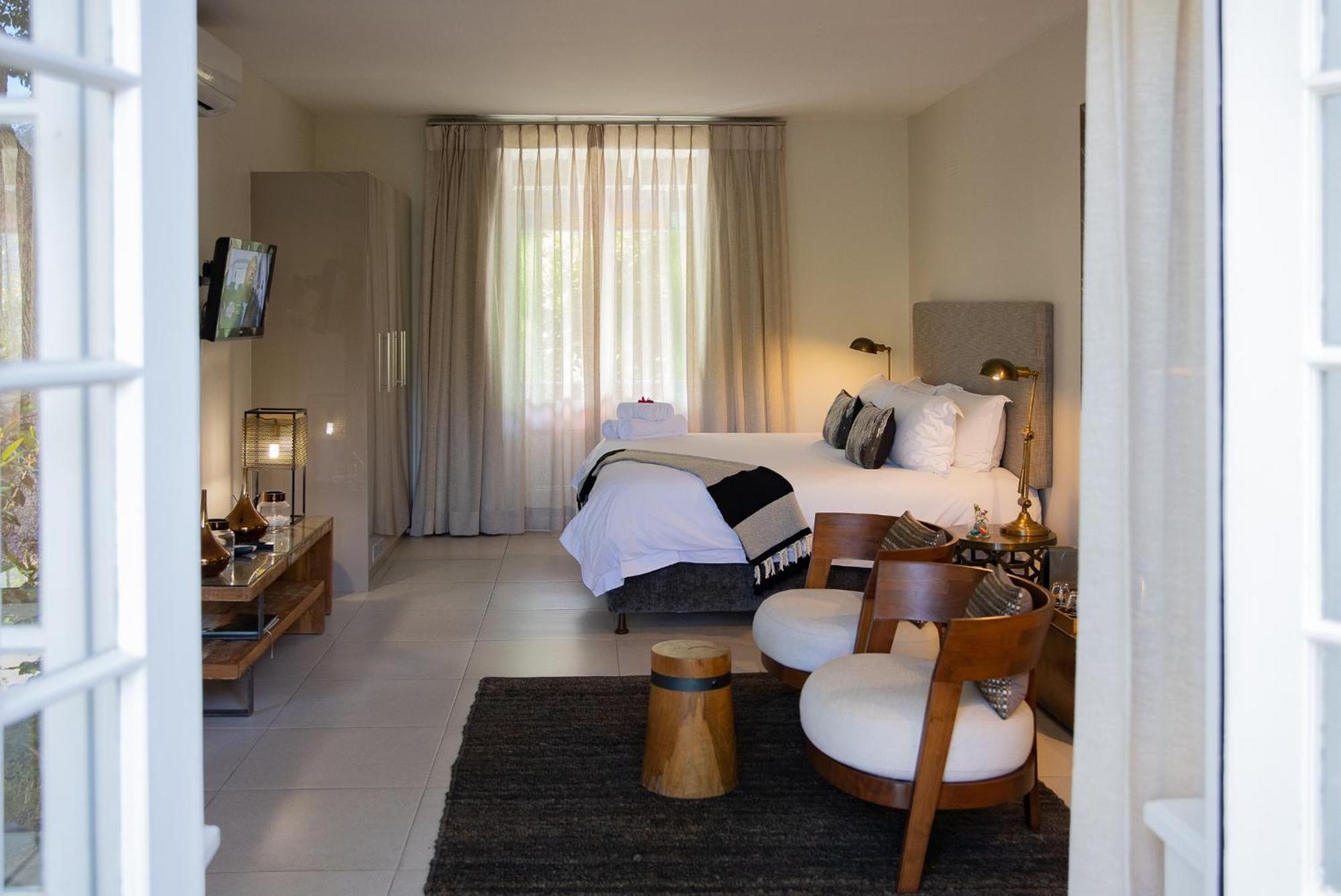 Luxury King Room photo 2