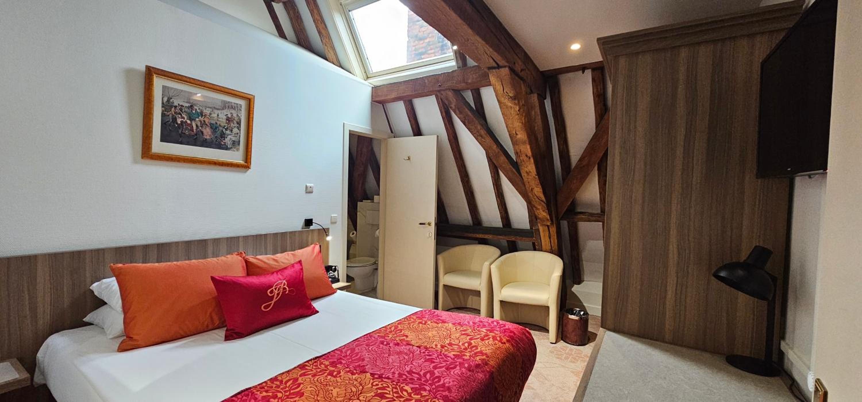 Small Double Room - Photo 1