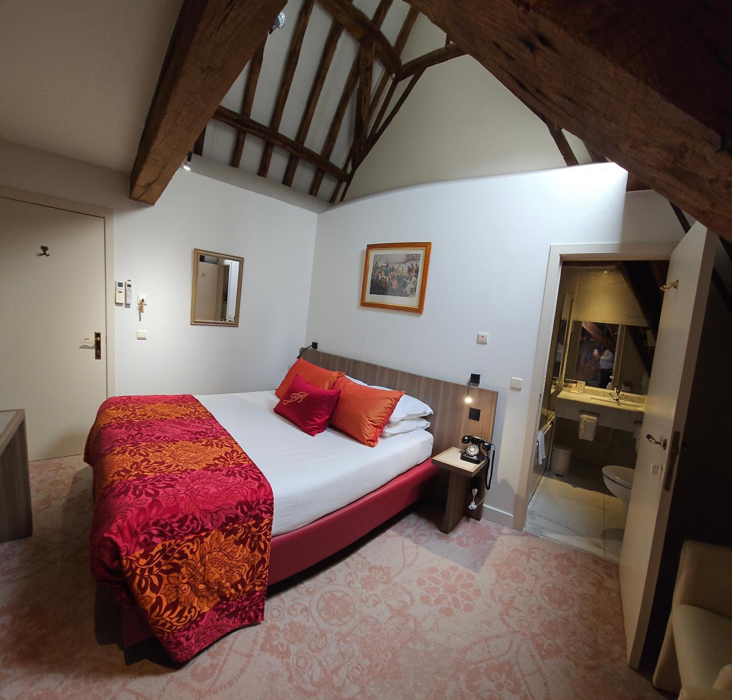 Small Double Room - Photo 5
