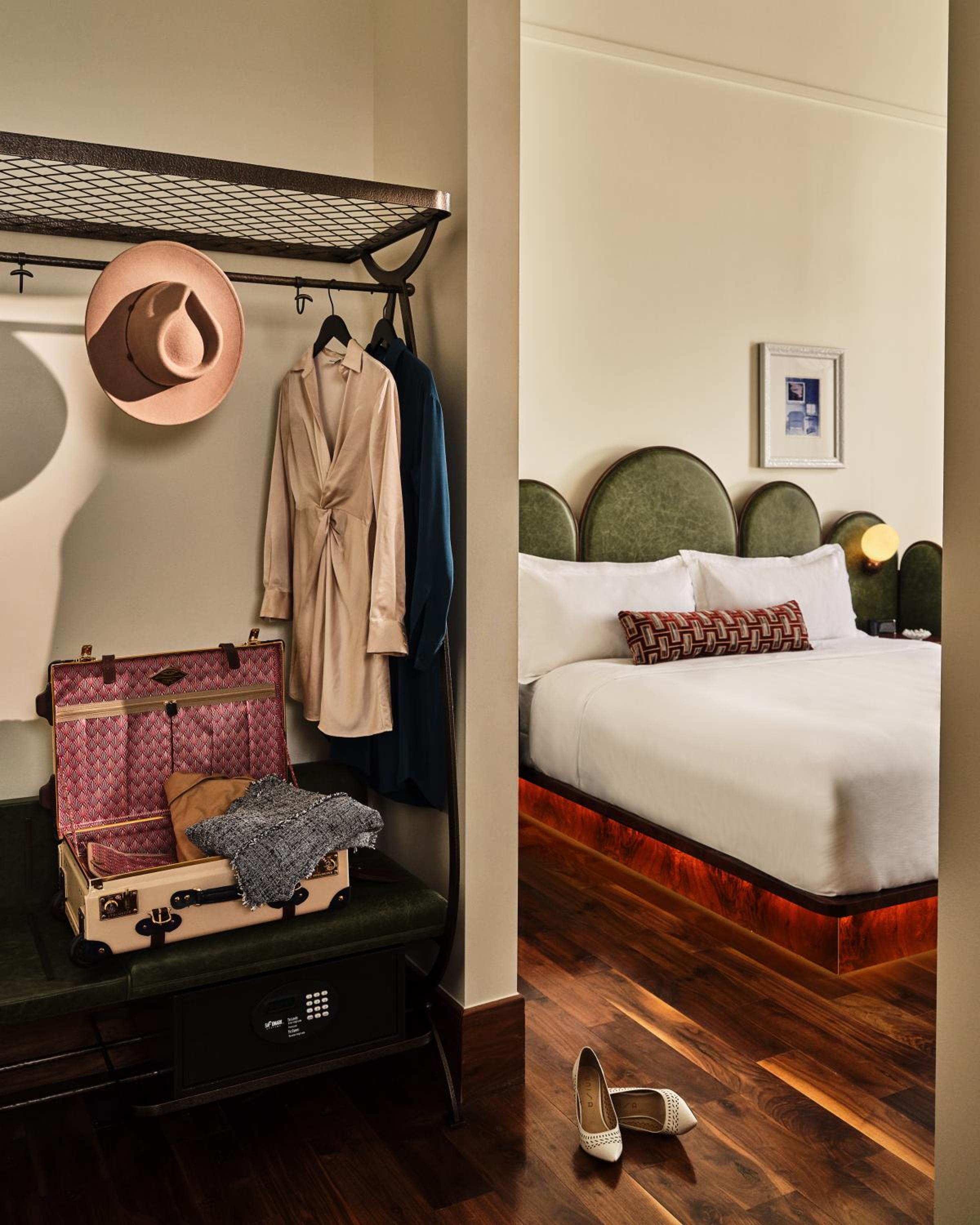 Presidential Suite thumbnail 6