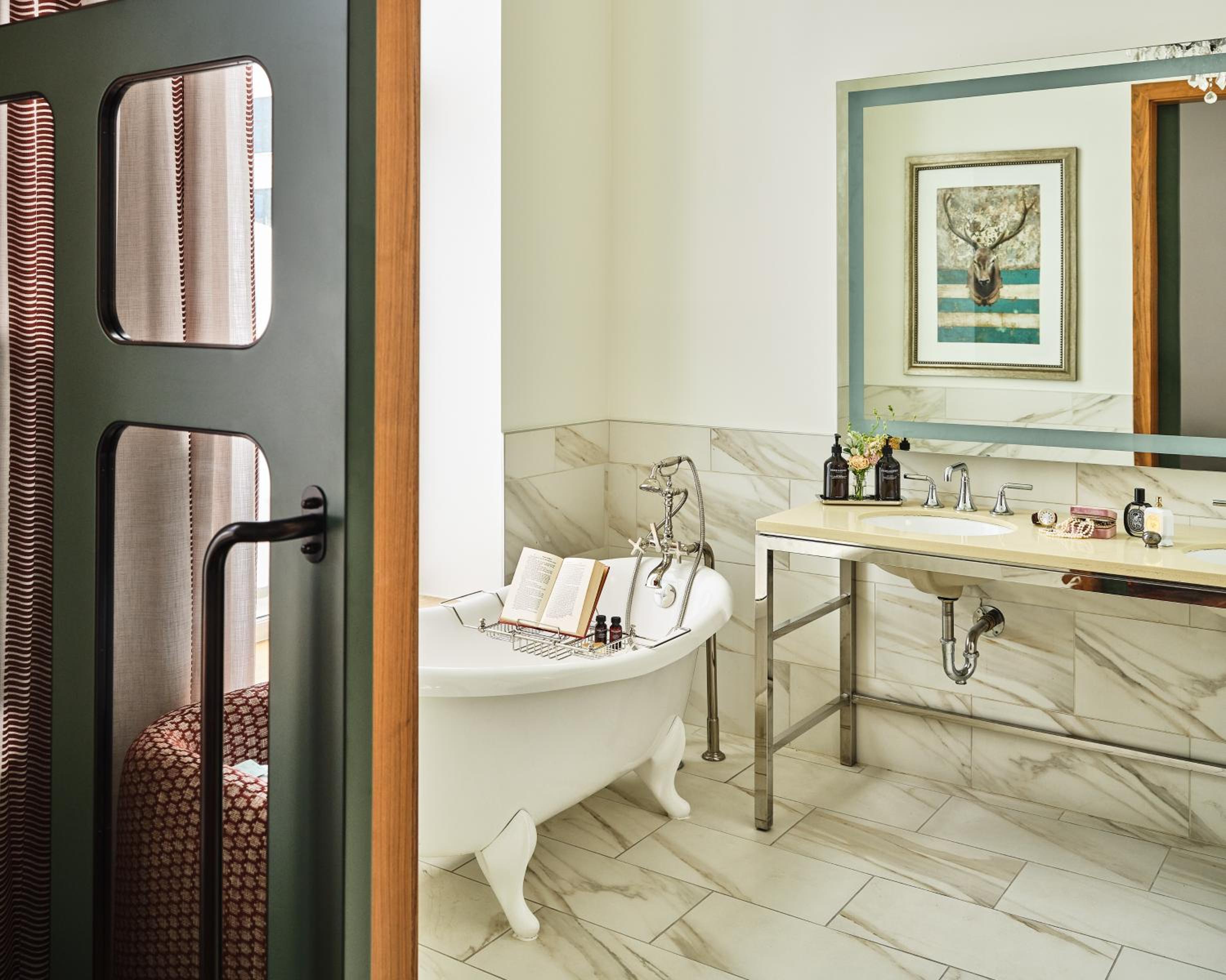 Presidential Suite thumbnail 5