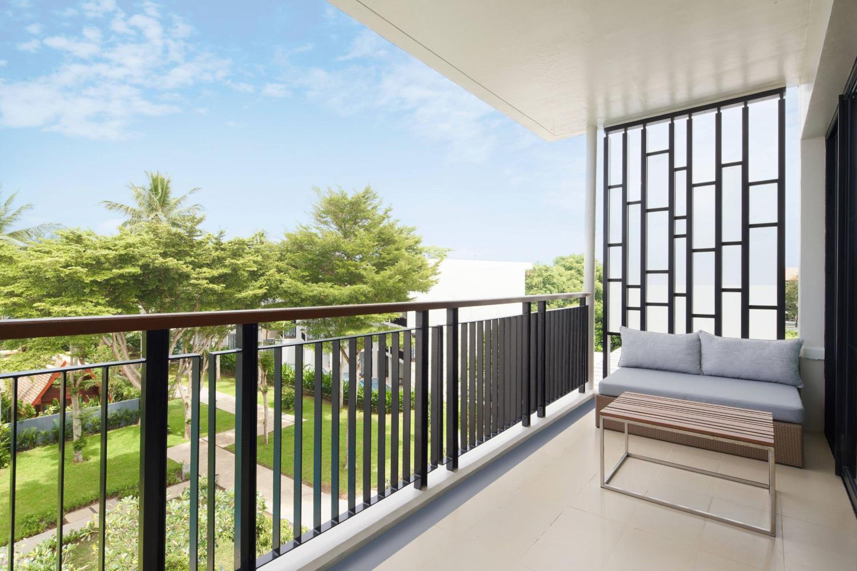 Family Suite with Two Queen Beds and Balcony - Photo 3