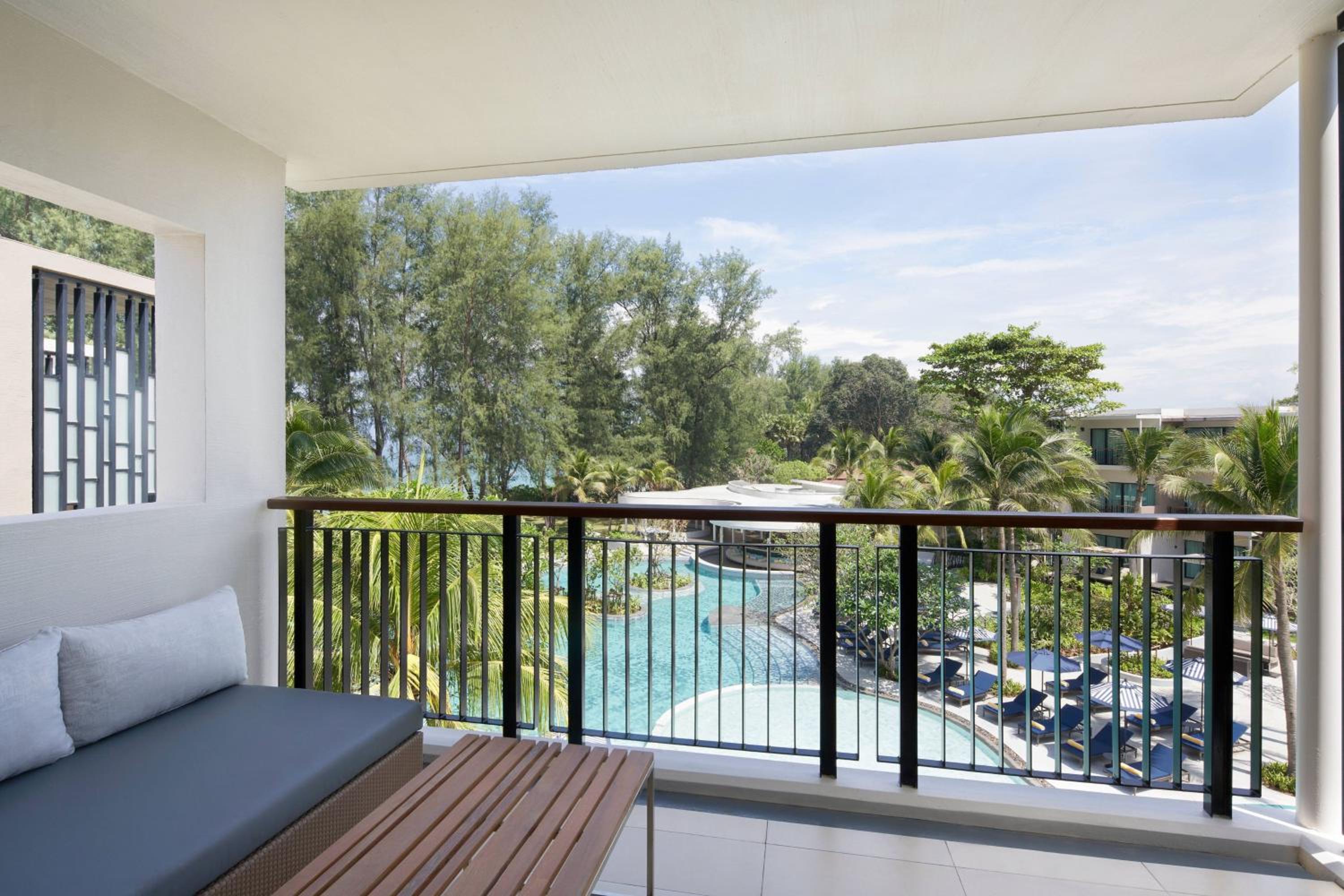 Deluxe Double Room with Two Double Beds and Balcony - Pool View - Photo 3