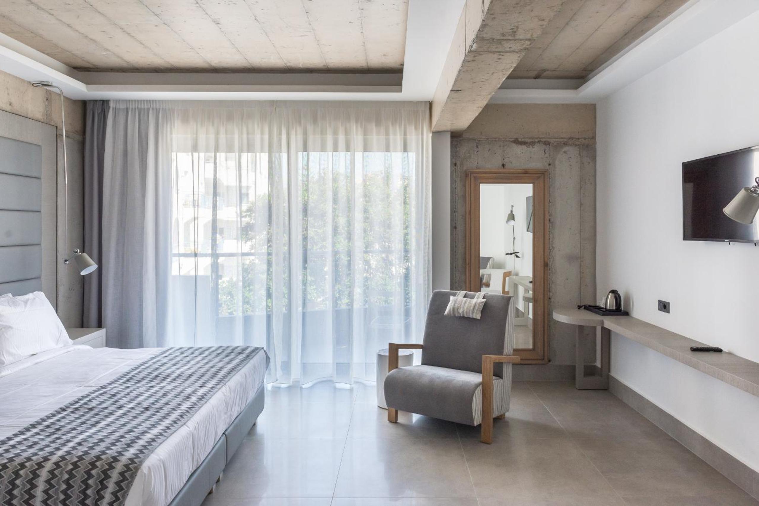 Junior Suite with Side Sea View and Sharing Pool - Annex