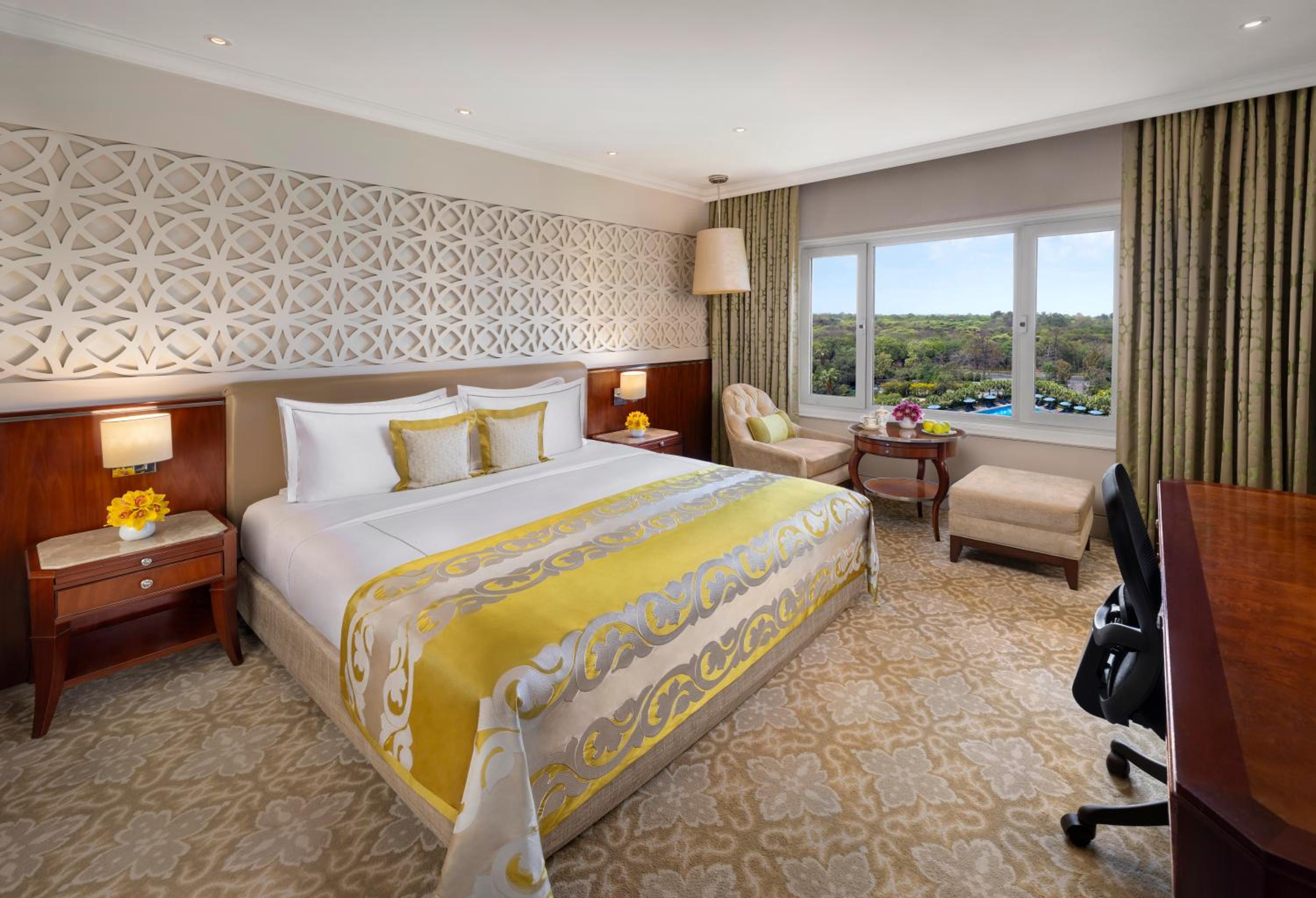 Deluxe Room King Bed Forest and Pool View - Photo 3