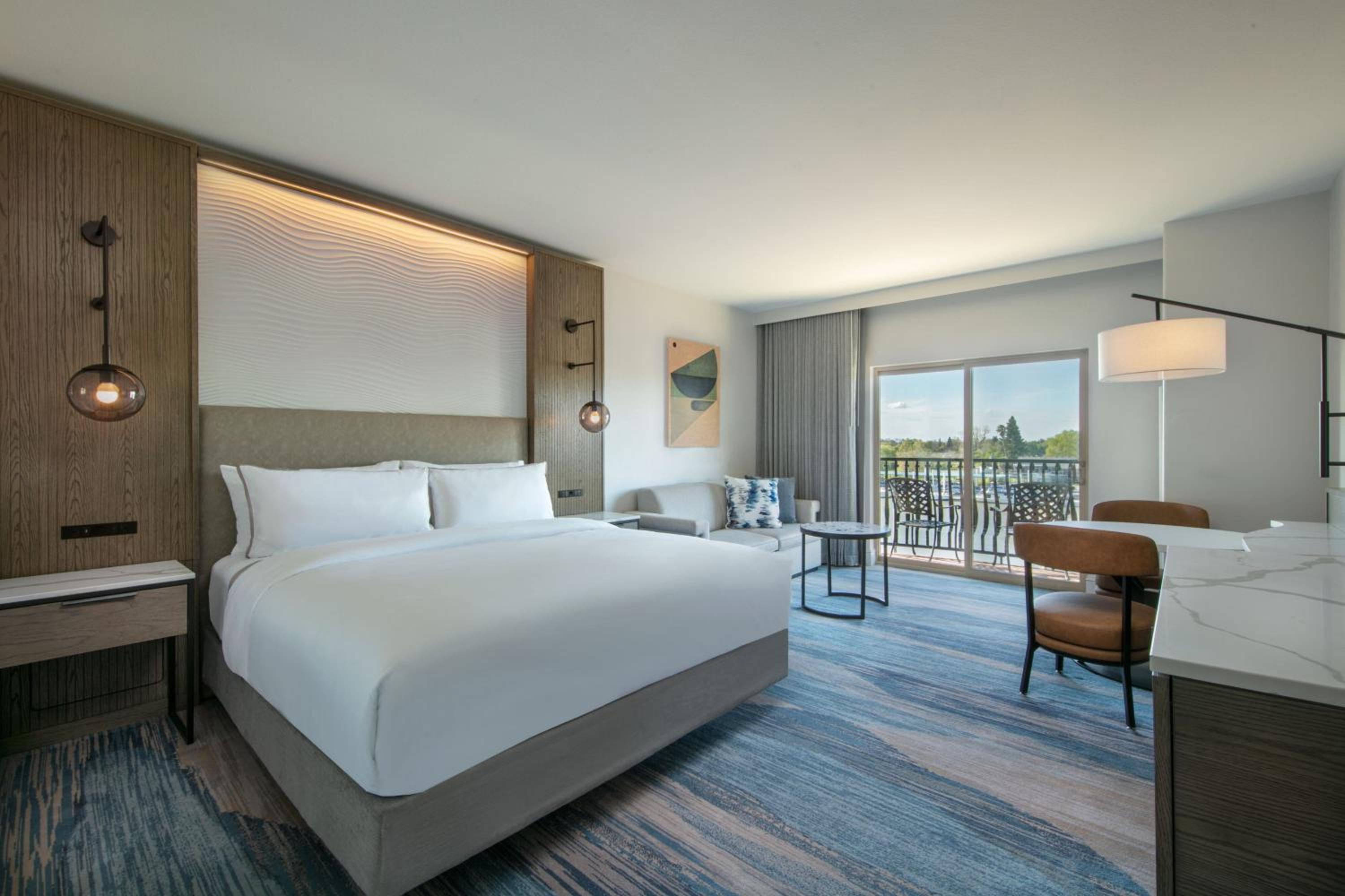 Larger Guest room, 1 King, River view, Corner room, Balcony - Photo 1