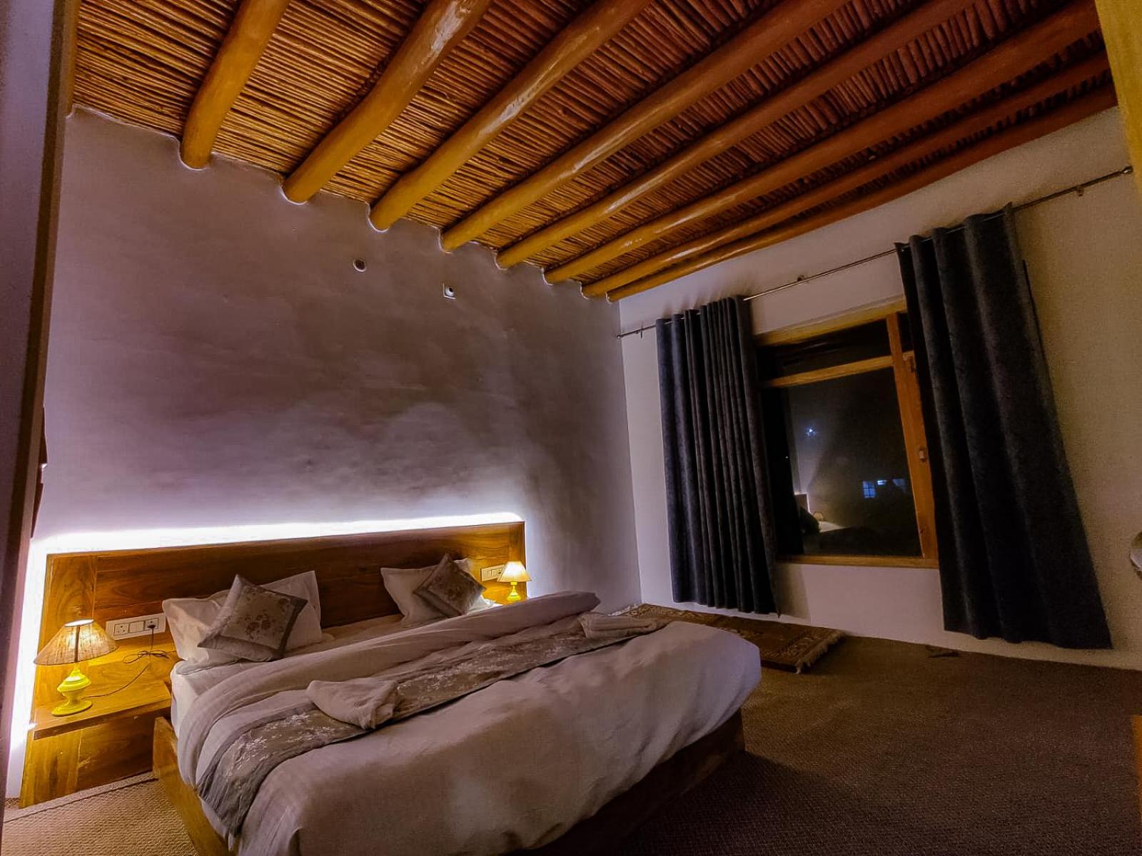 Single Room with Bathroom photo 2