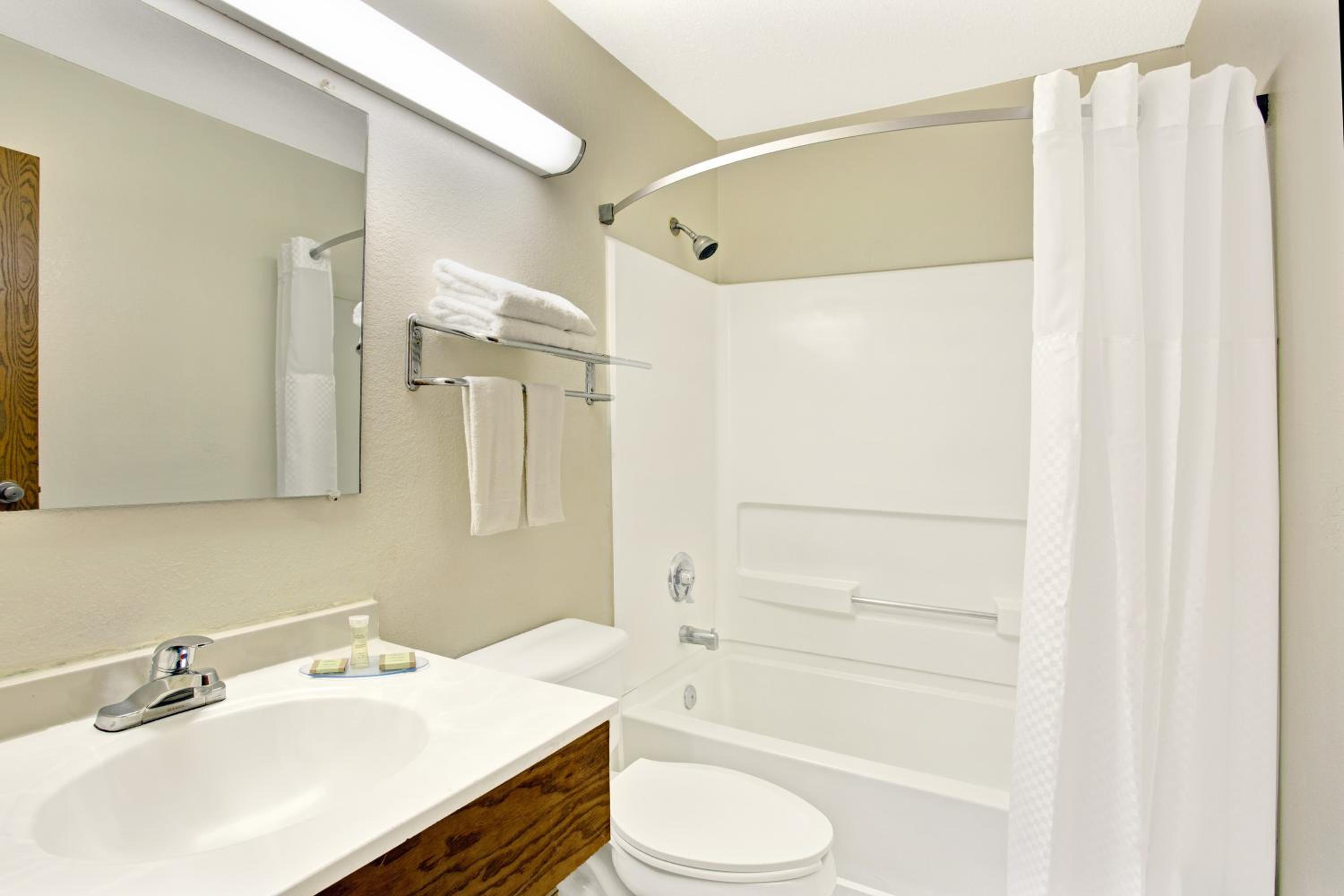 Deluxe Double Room with Two Double Beds - Non-Smoking - Photo 3