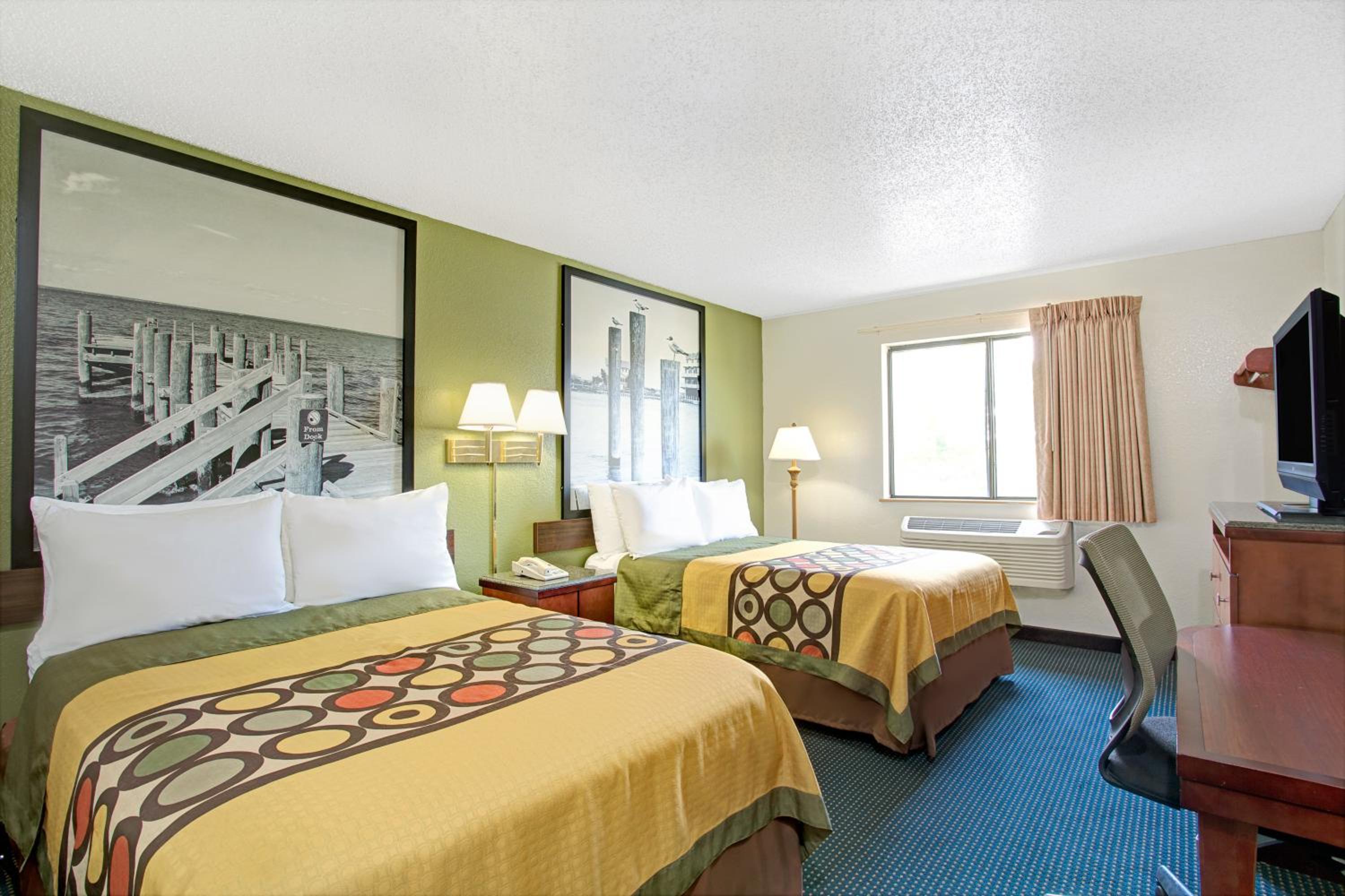 Deluxe Double Room with Two Double Beds - Non-Smoking - Photo 10