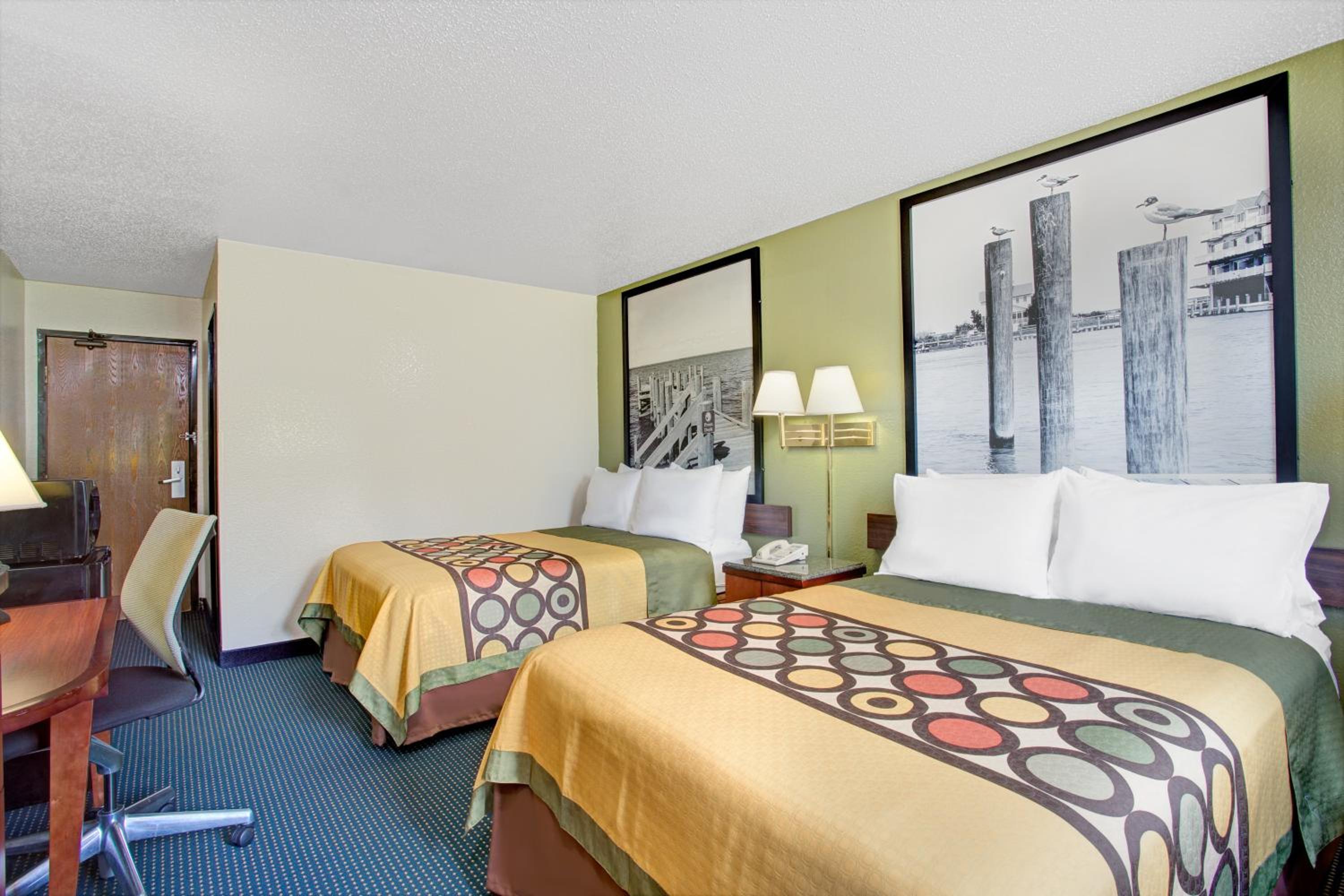 Deluxe Double Room with Two Double Beds - Non-Smoking - Photo 11