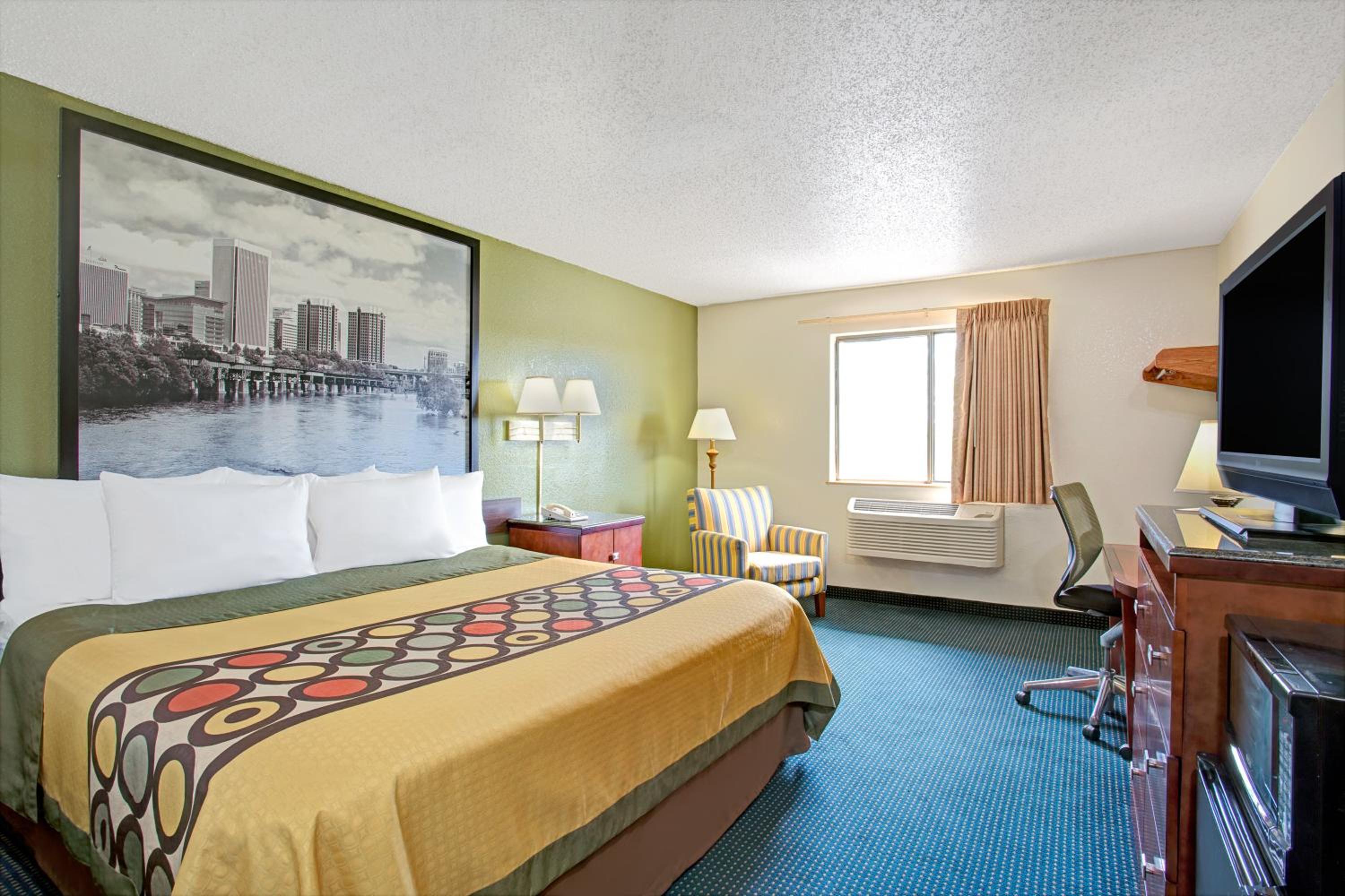 King Room - Non-Smoking - Photo 3