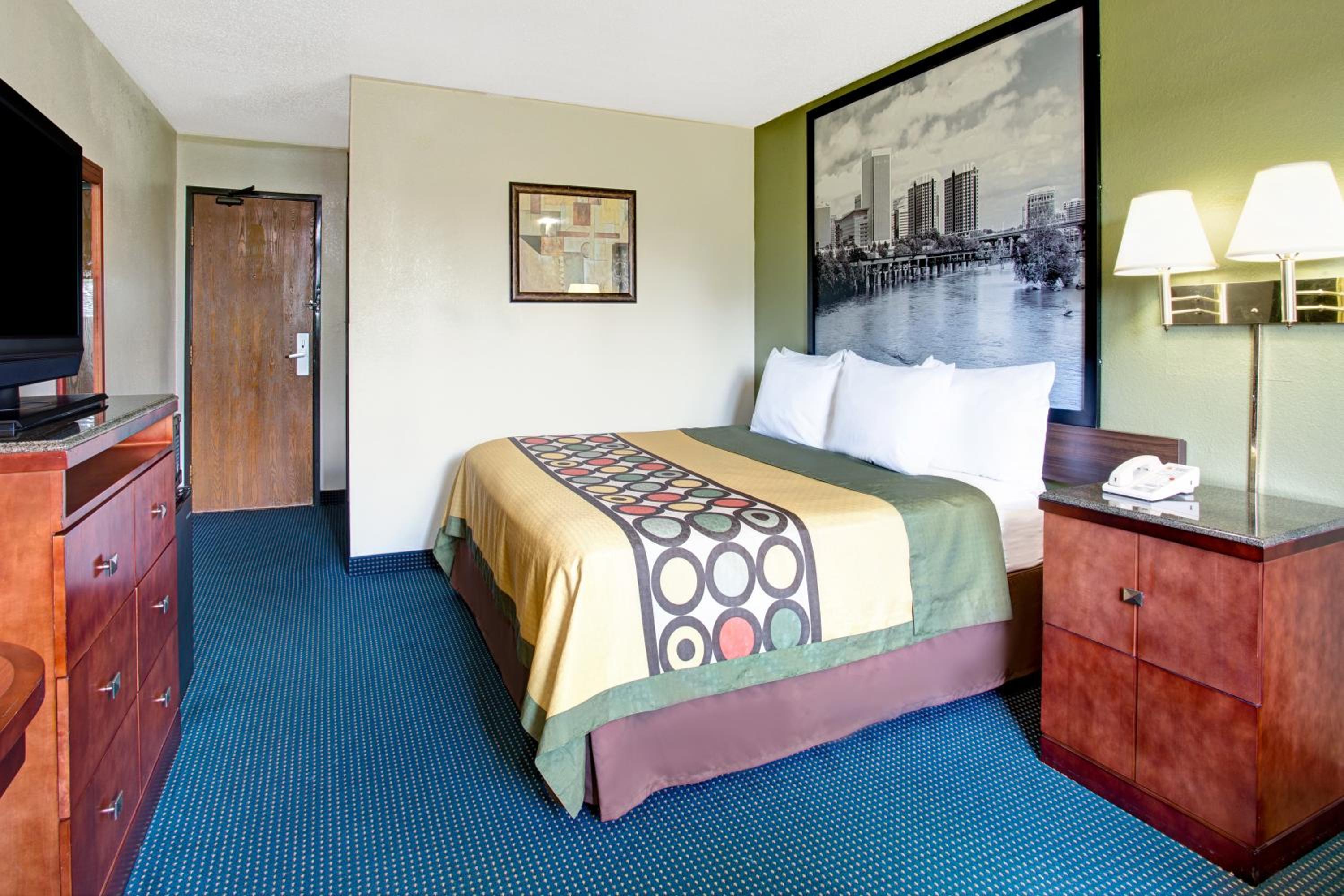 King Room - Non-Smoking - Photo 11