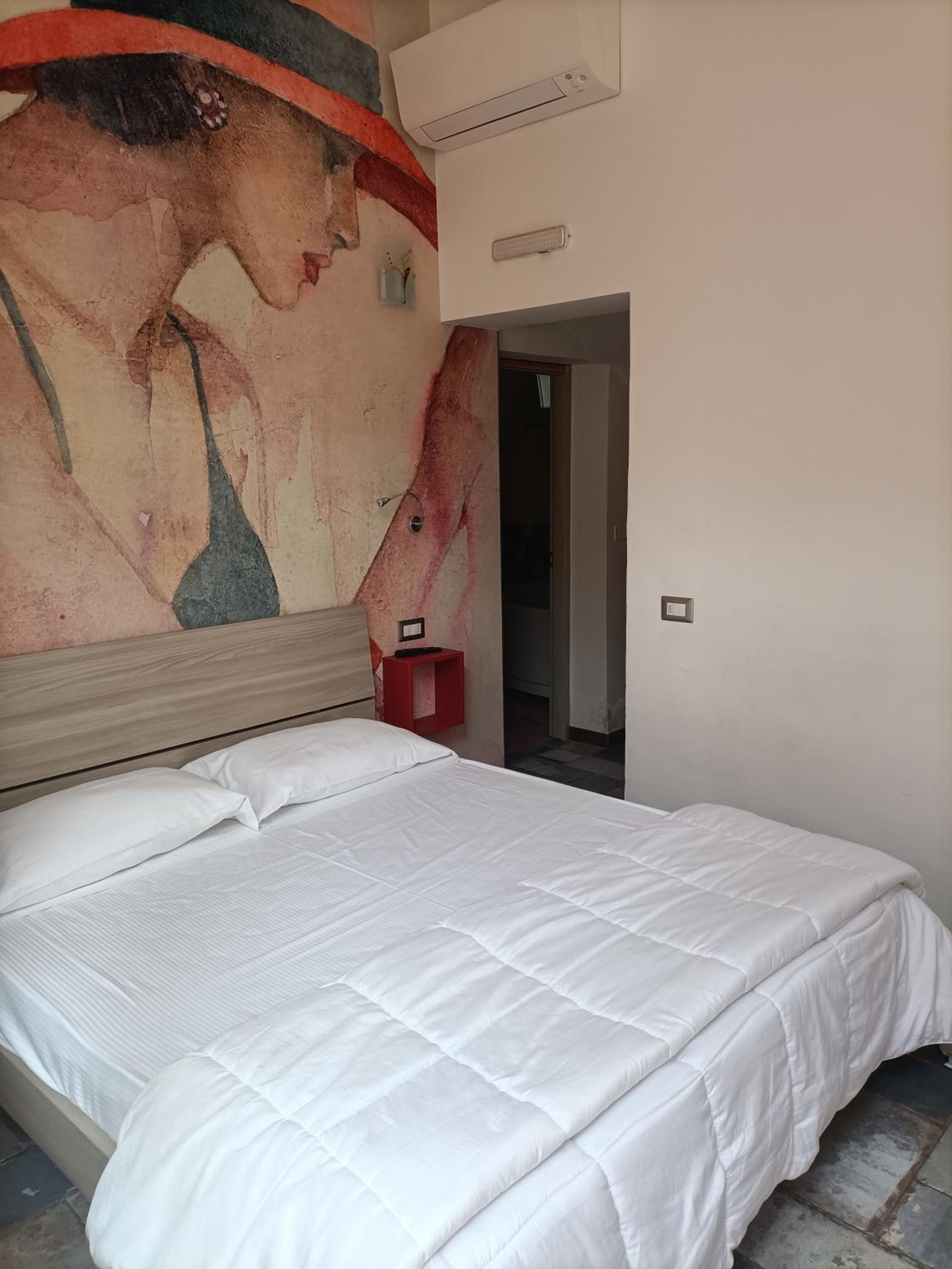 Deluxe Room - Photo 1