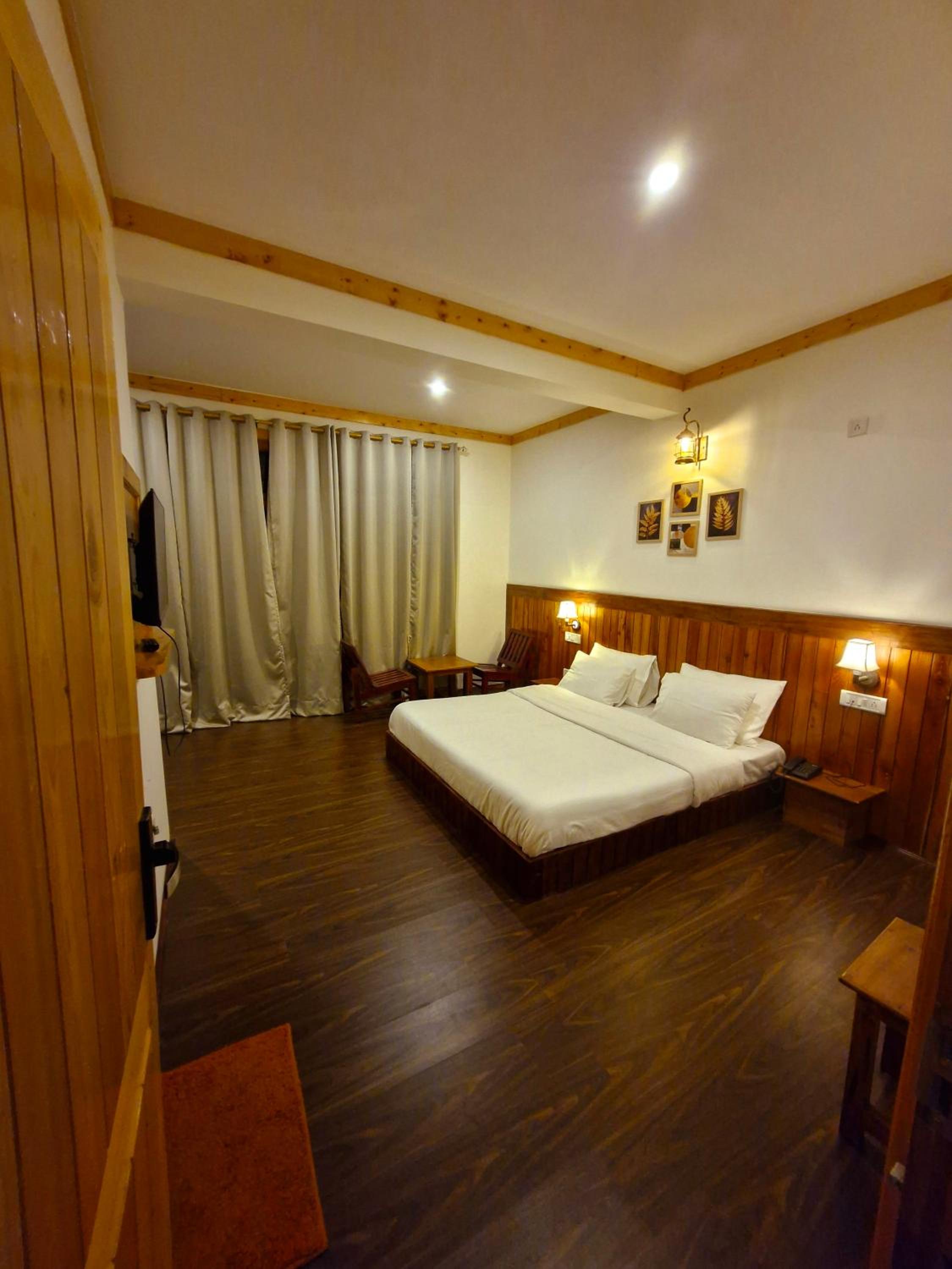 Deluxe Double Room with Balcony