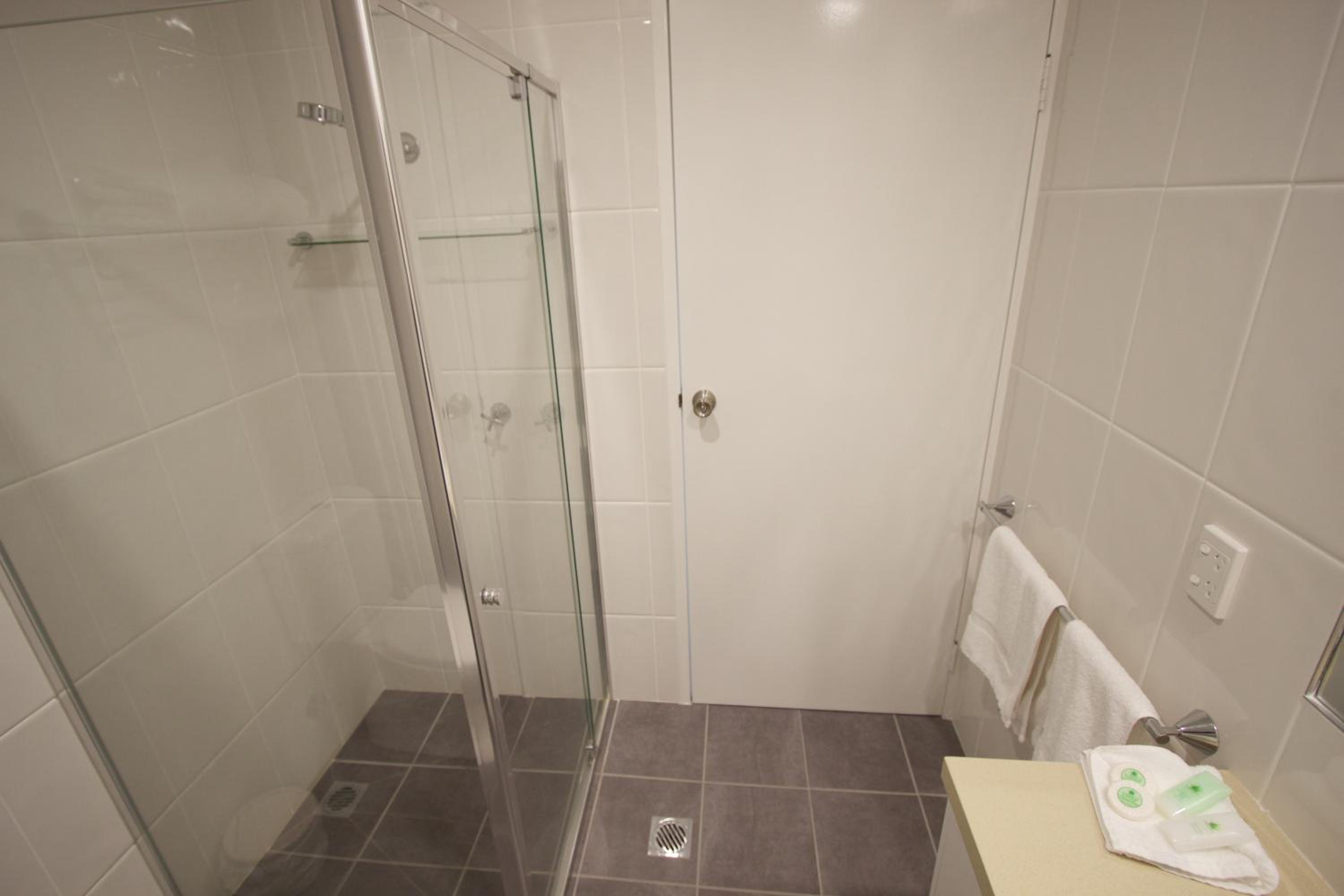Queen Room (Upper Level) photo 3