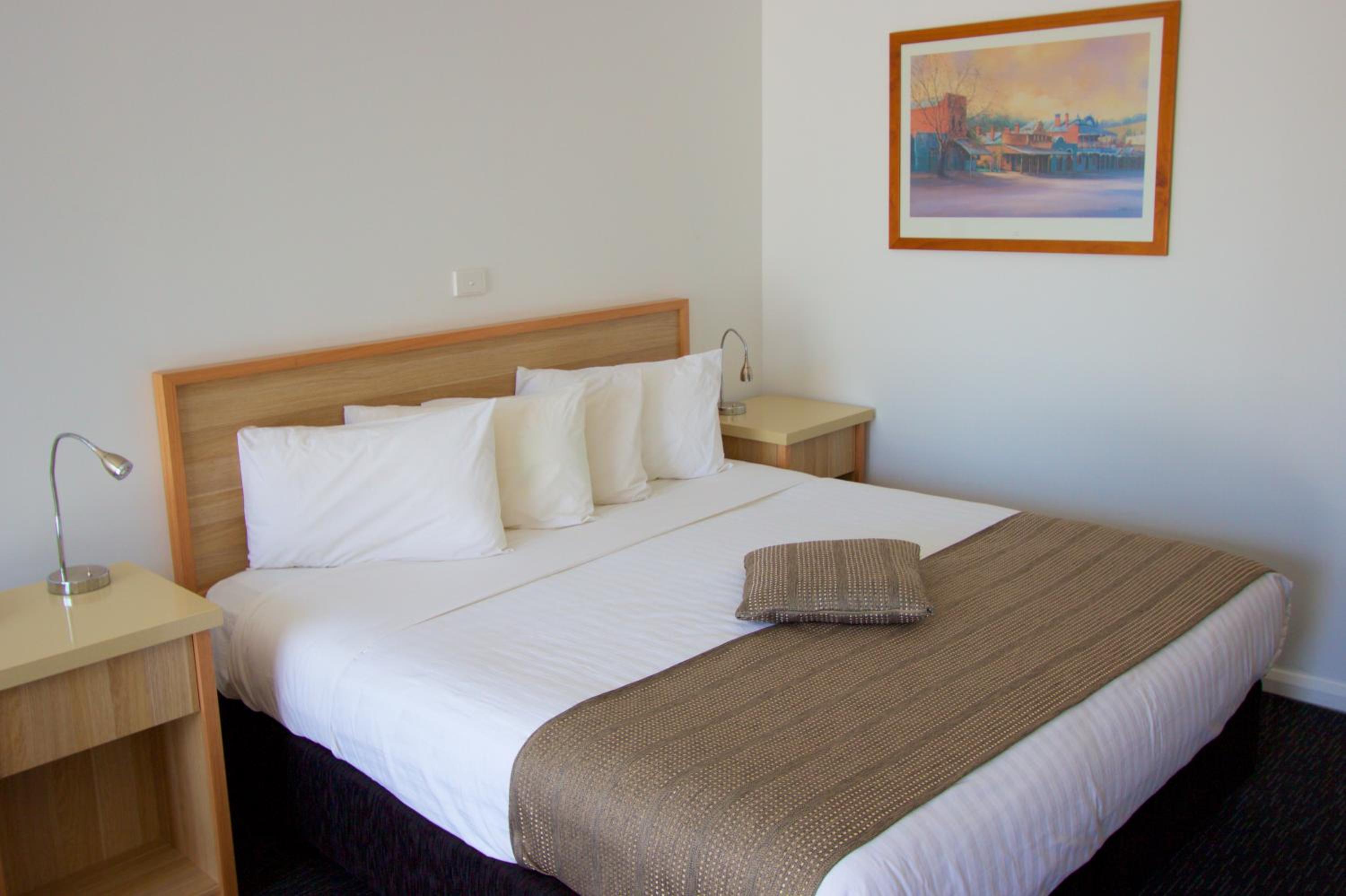 Deluxe King Room (Ground Level) photo 1