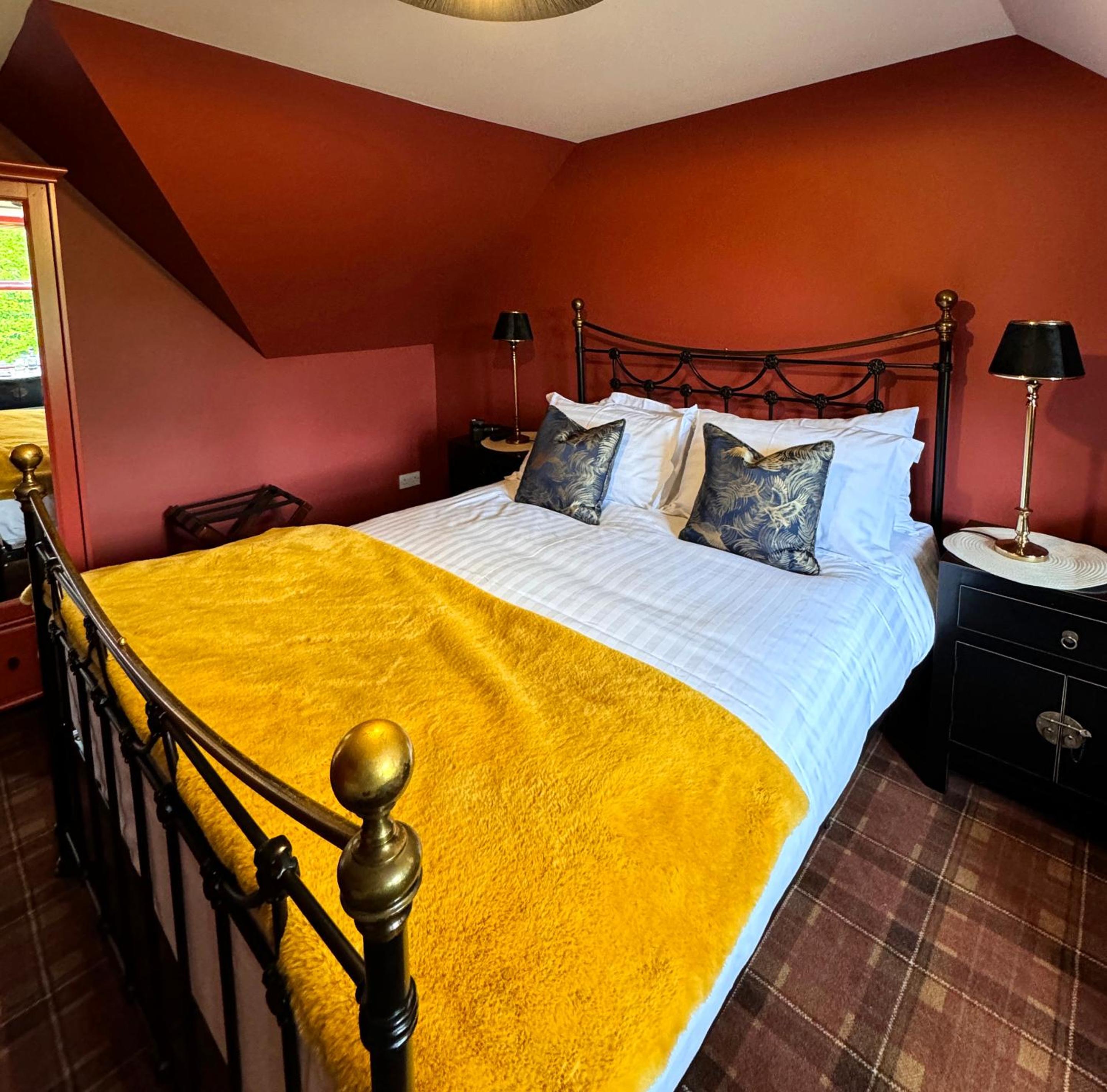 Large Double Room - Photo 9