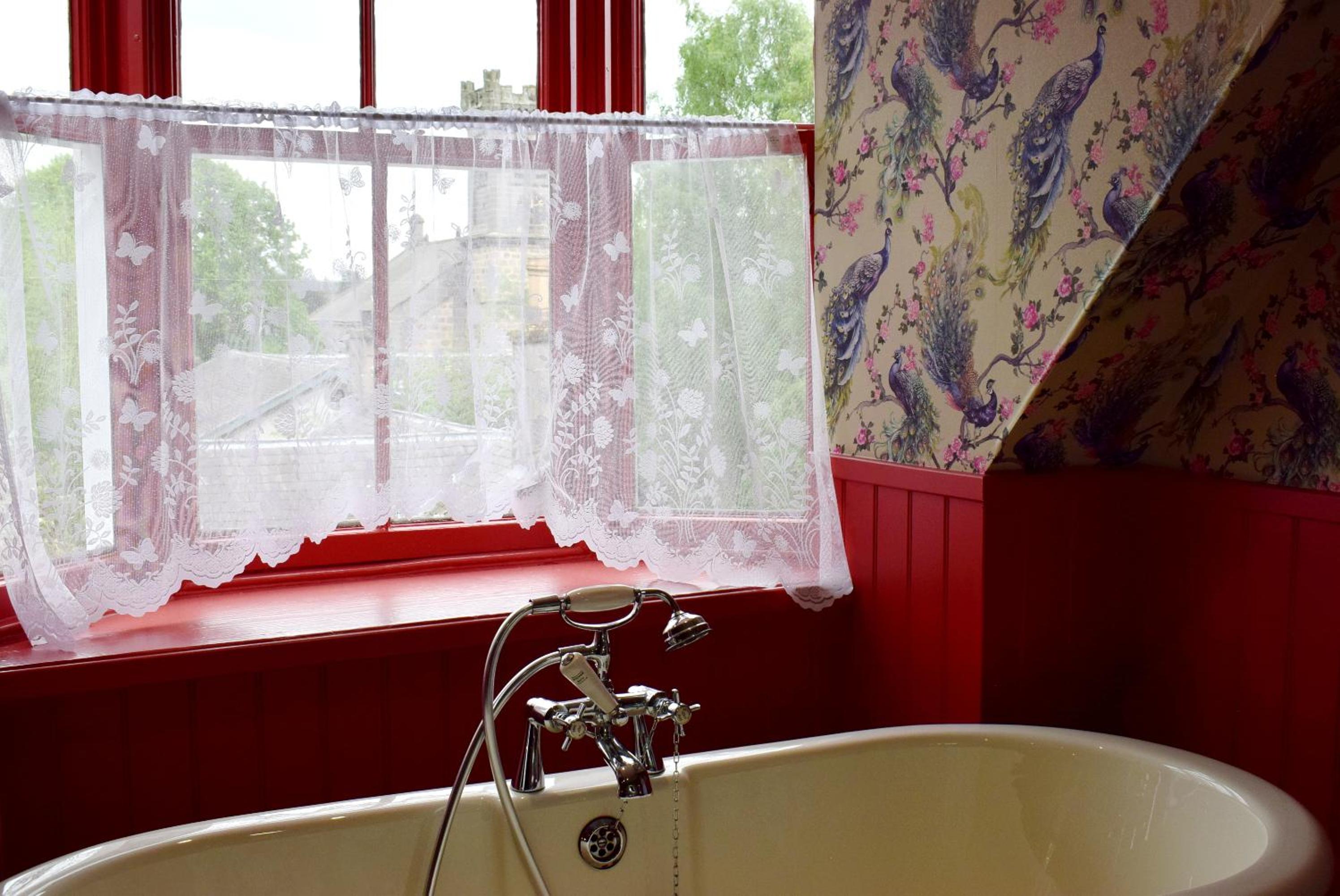 Large Double Room - Photo 3