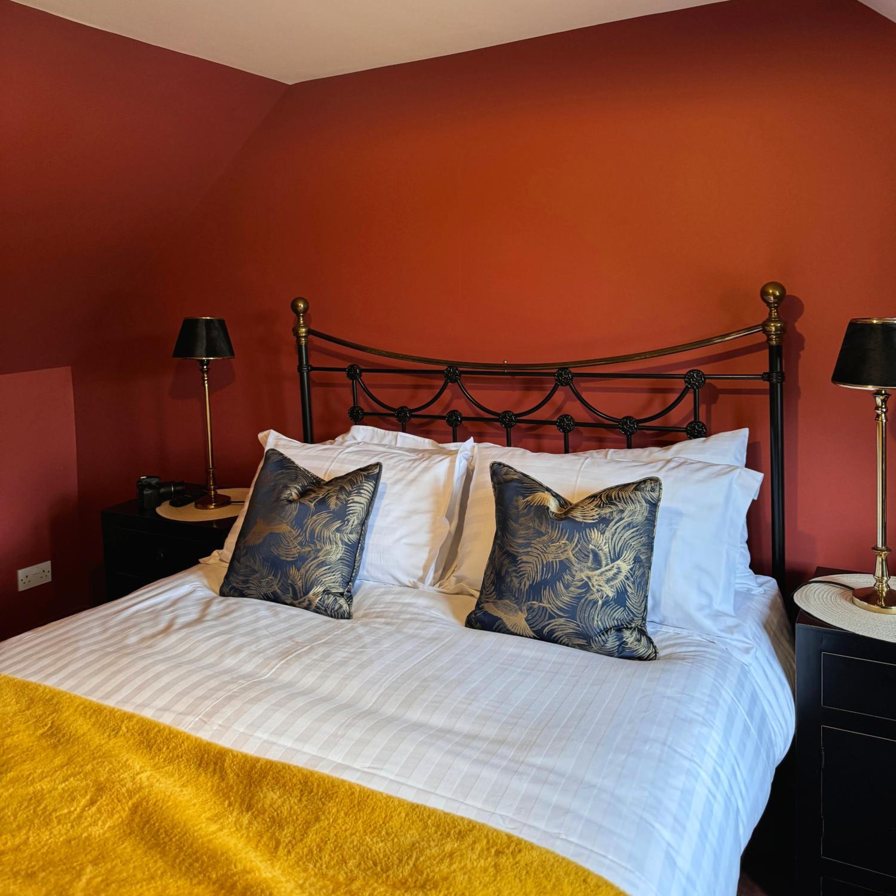 Large Double Room - Photo 2
