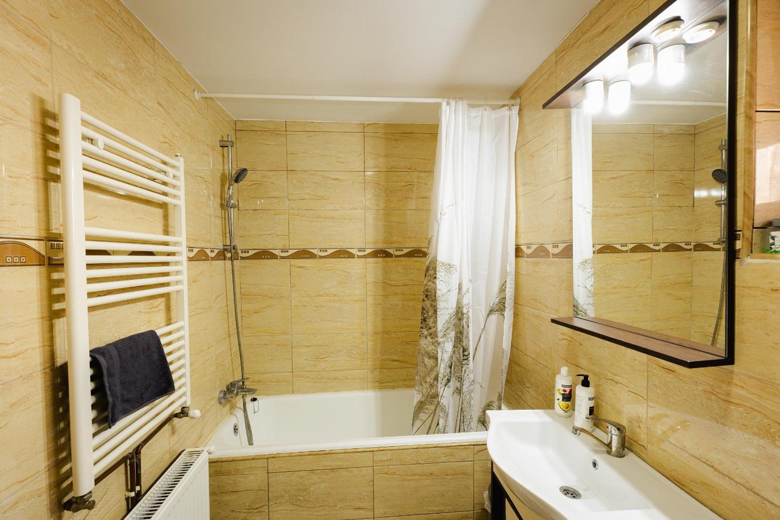 Two-Bedroom House - Photo 2