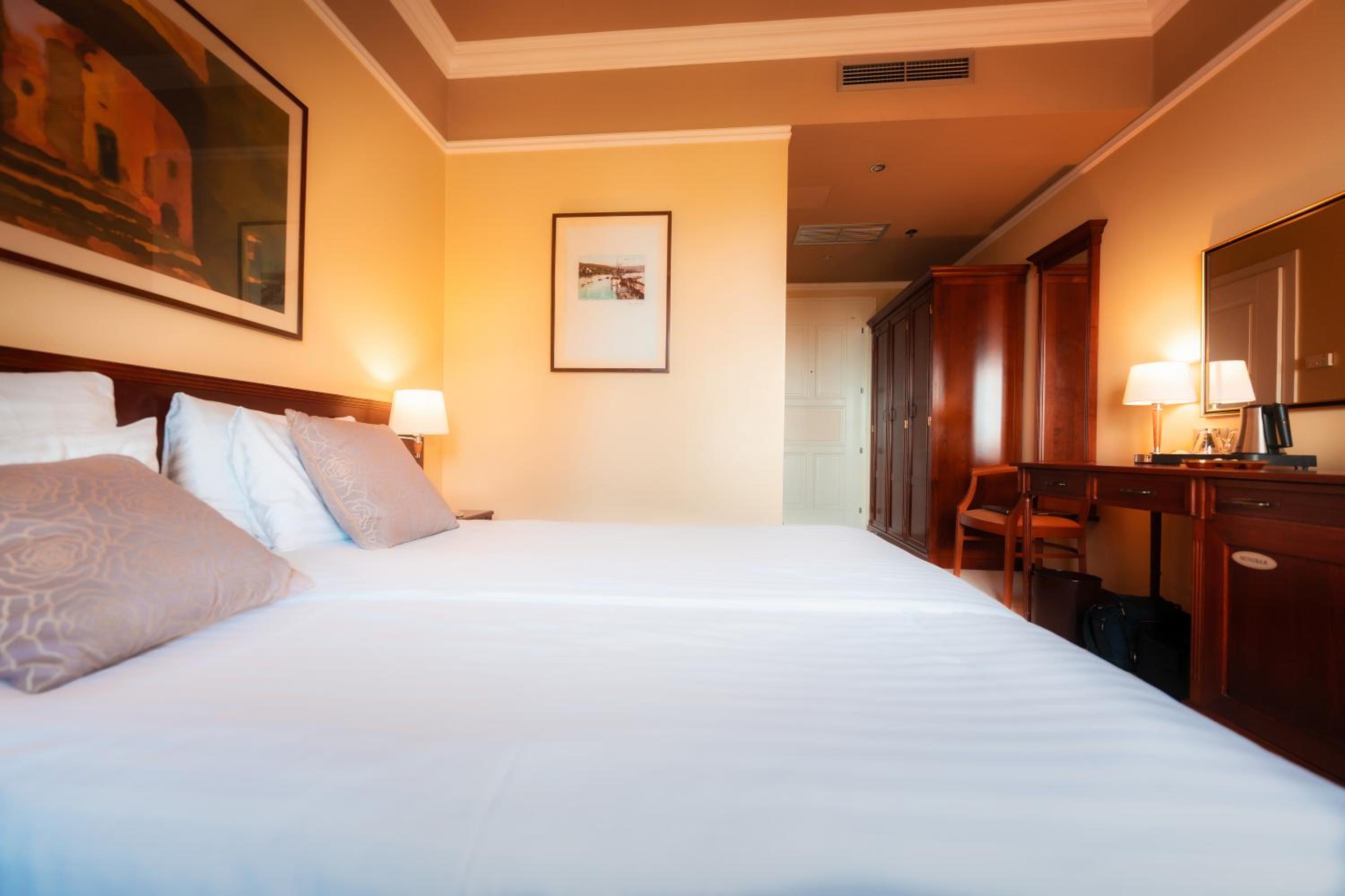Standard Twin Room - Photo 19