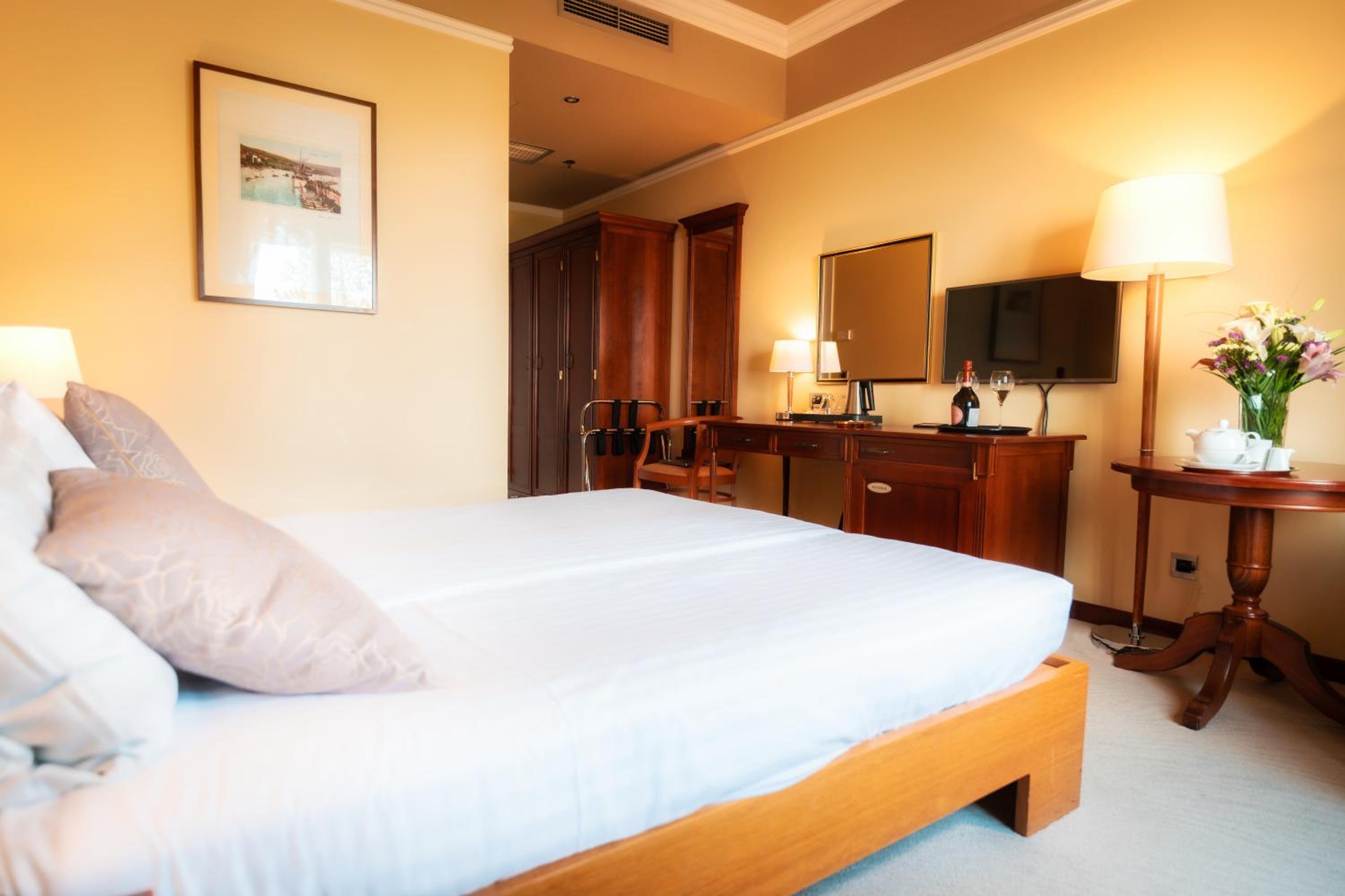 Junior Suite with Garden View - Photo 2