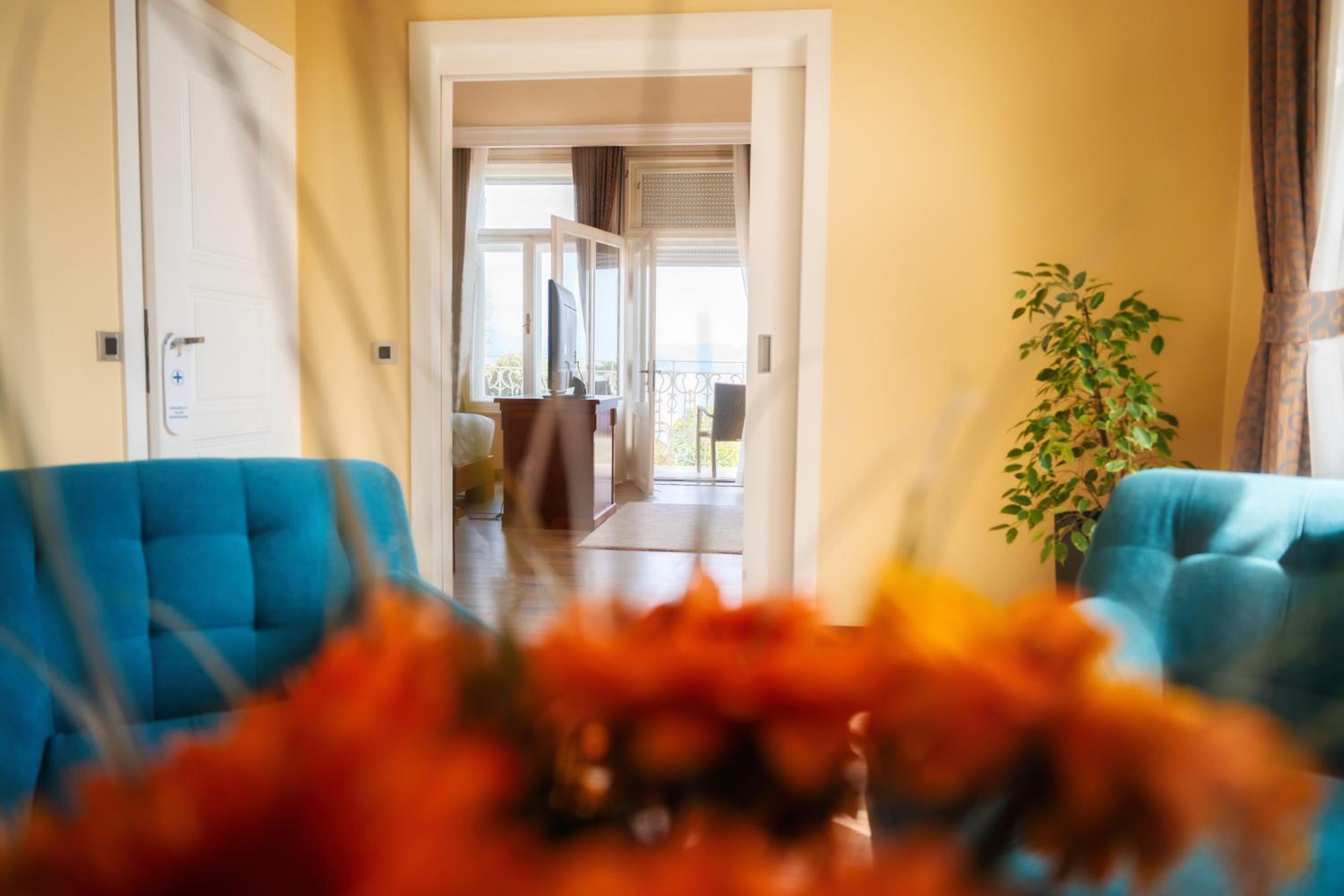 Queen Suite with Sea View - Photo 6
