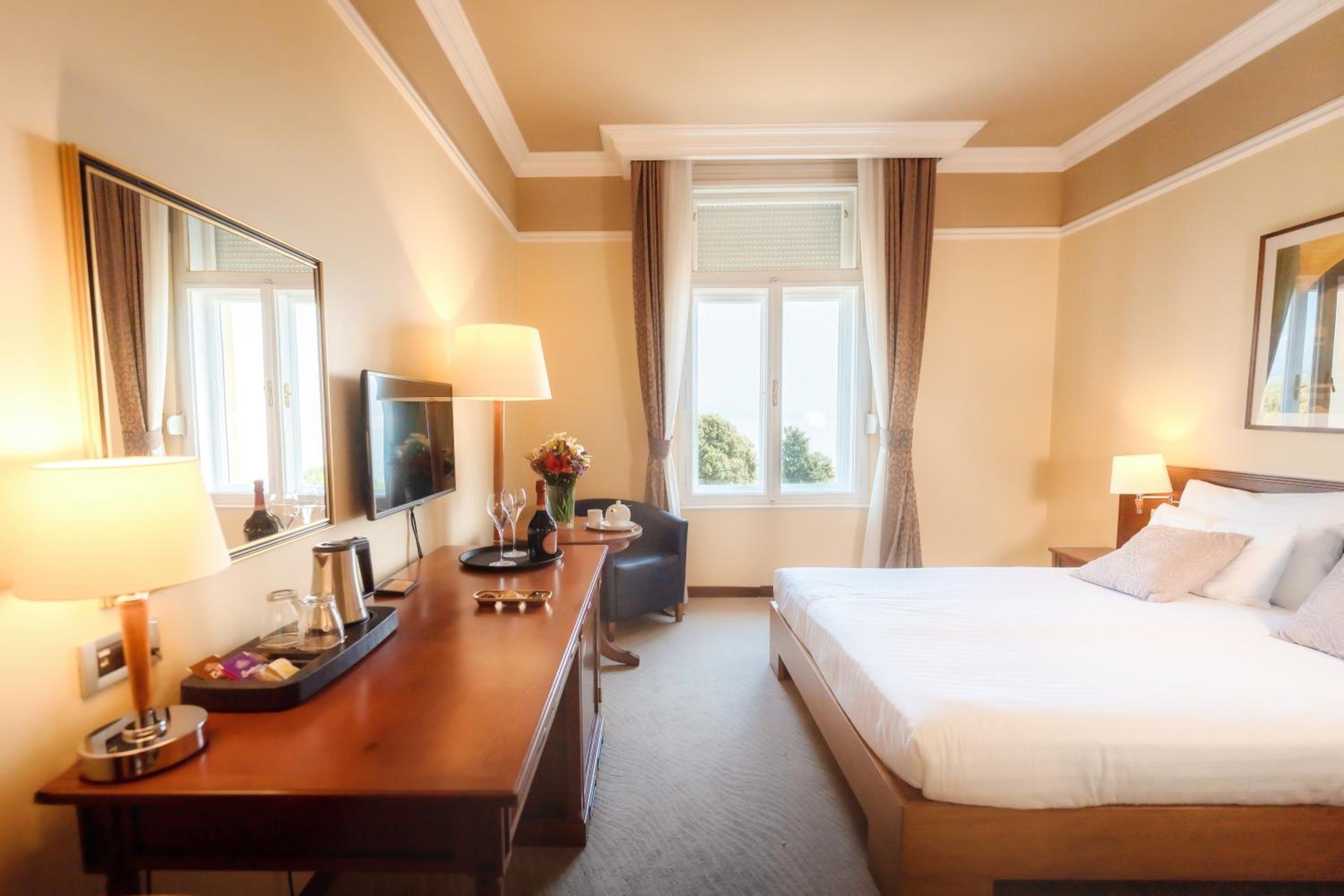 Standard Twin Room - Photo 16