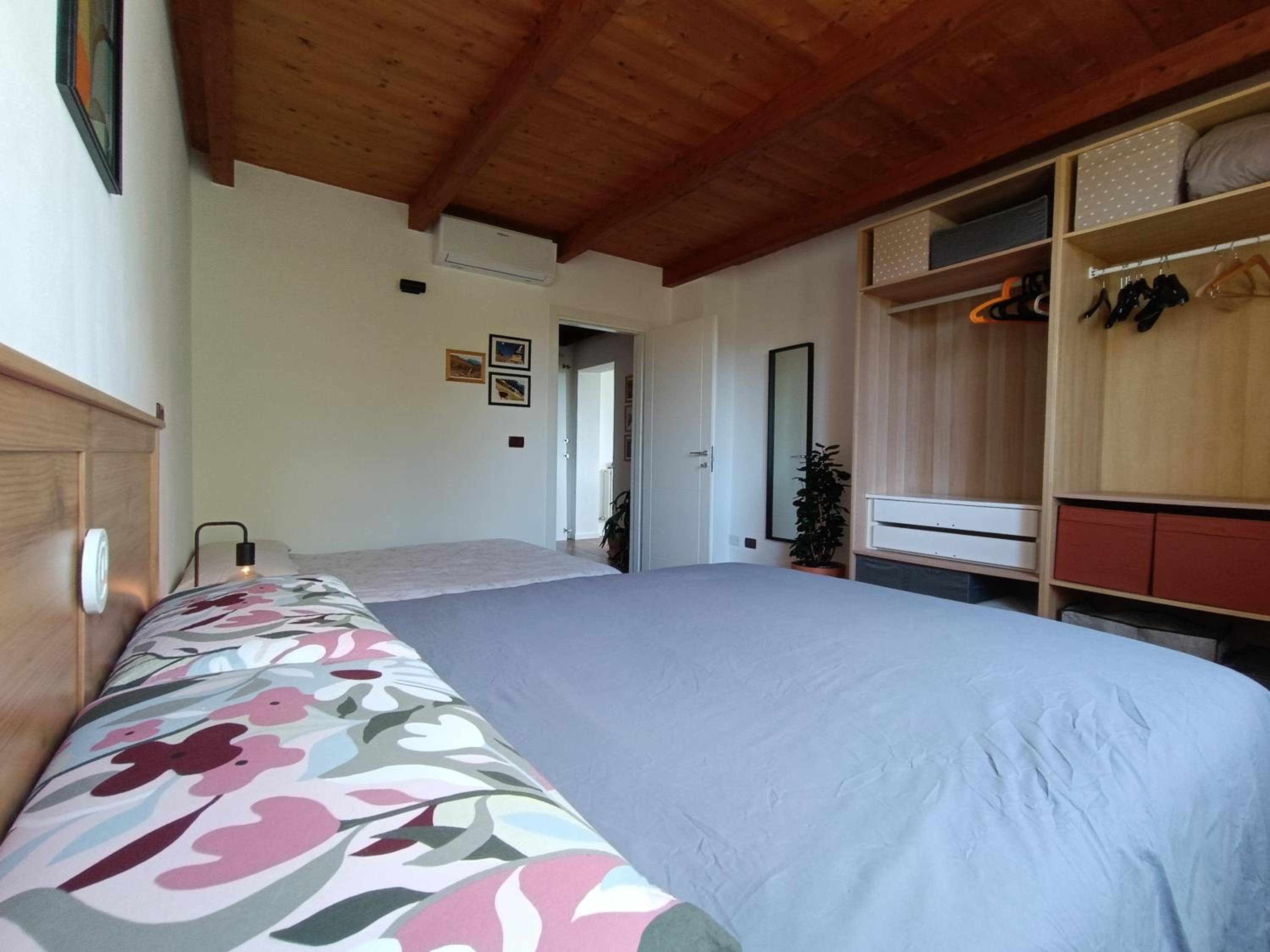 Basic Triple Room with Shared Bathroom photo 3