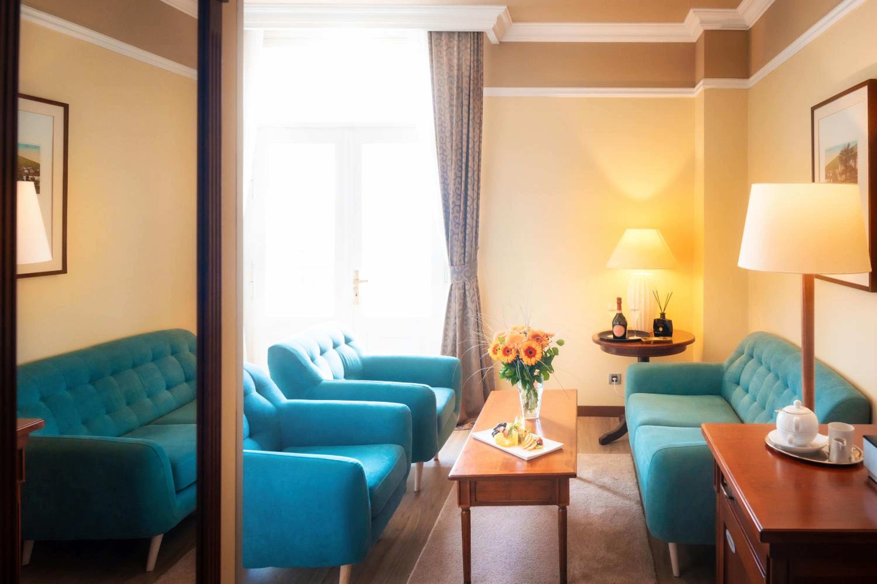 Queen Suite with Sea View - Photo 15