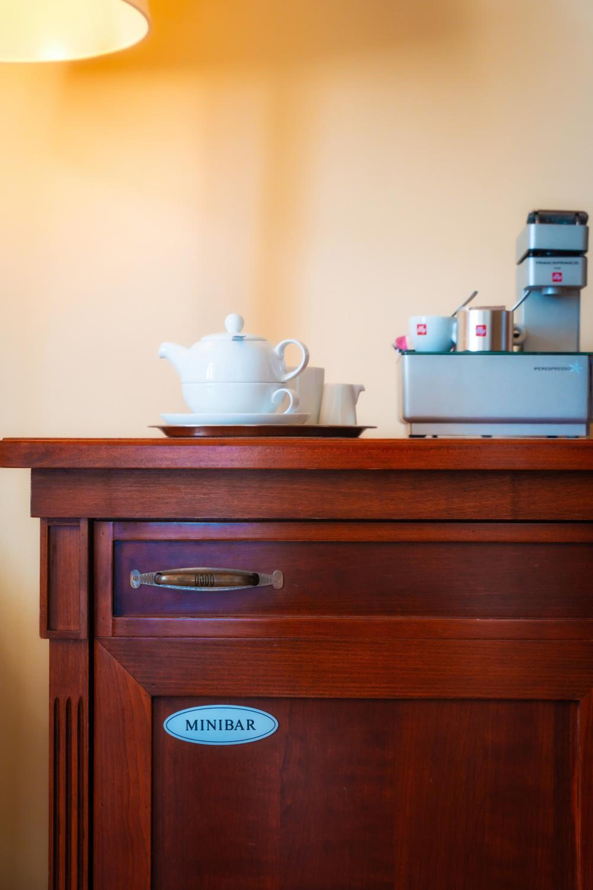 Standard Twin Room - Photo 8