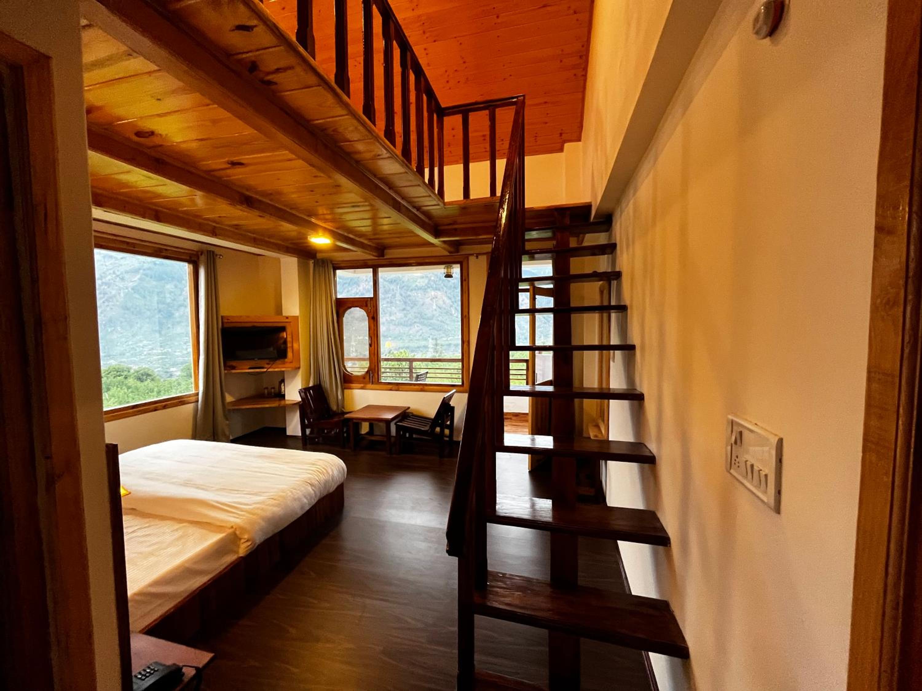 Deluxe Double or Twin Room with Mountain View