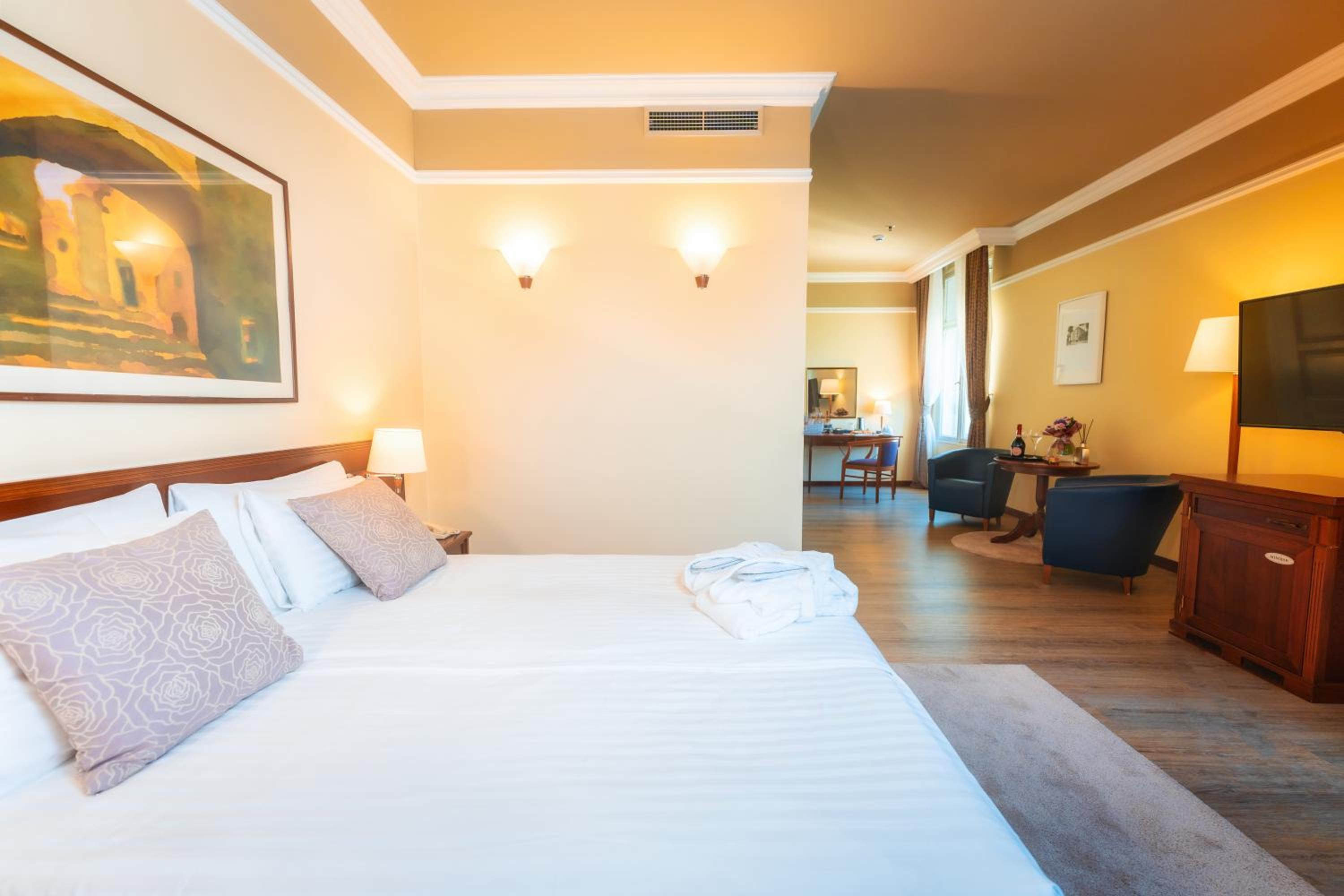 Standard Twin/Double Room with Sea Side - Photo 21