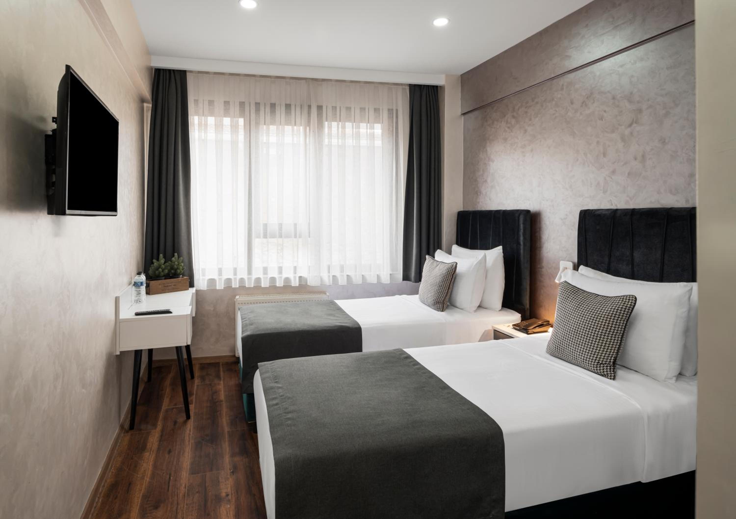 Standard Twin Room photo 3