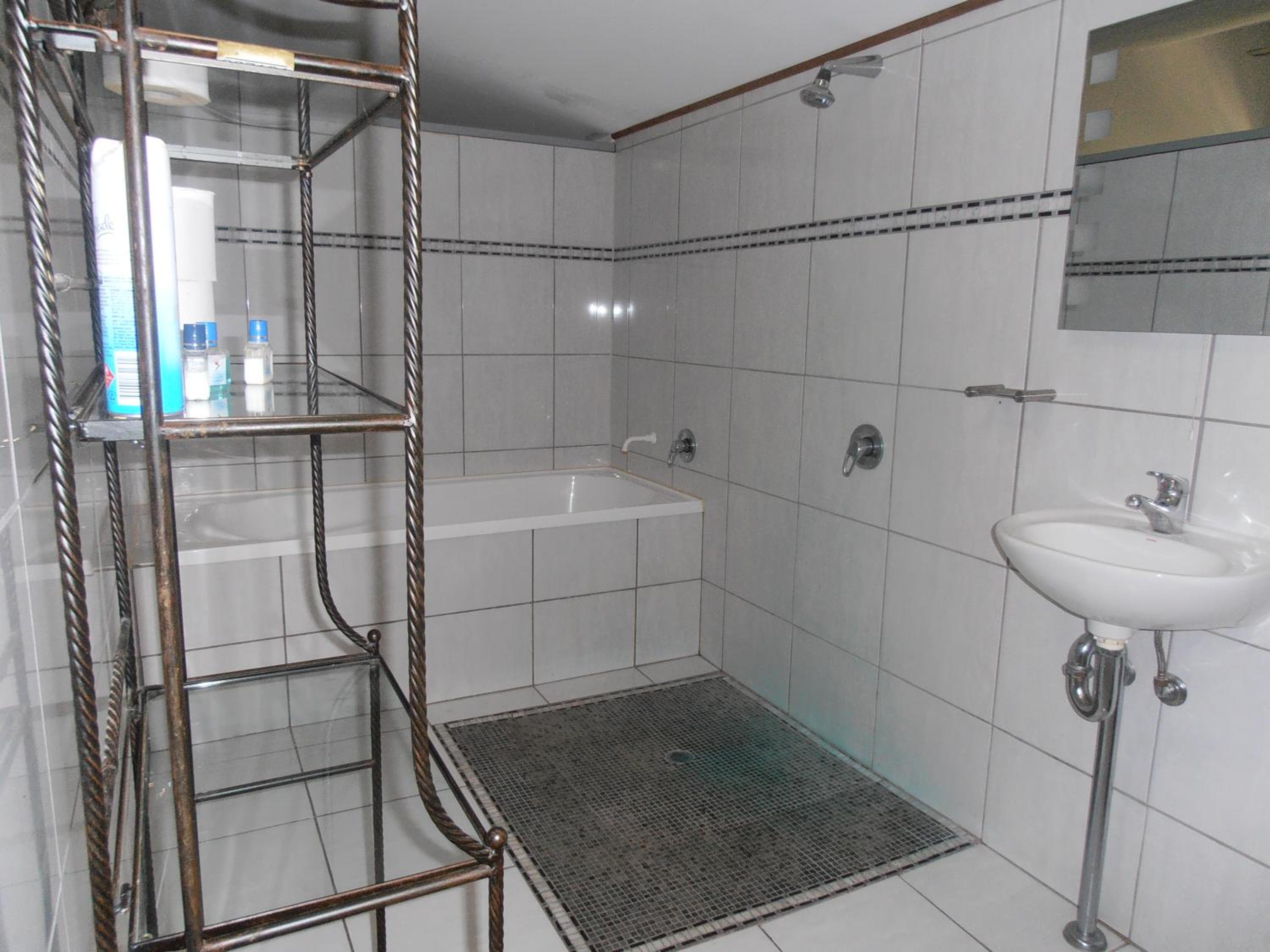 Jabiru Aviary Room with Ensuite photo 3