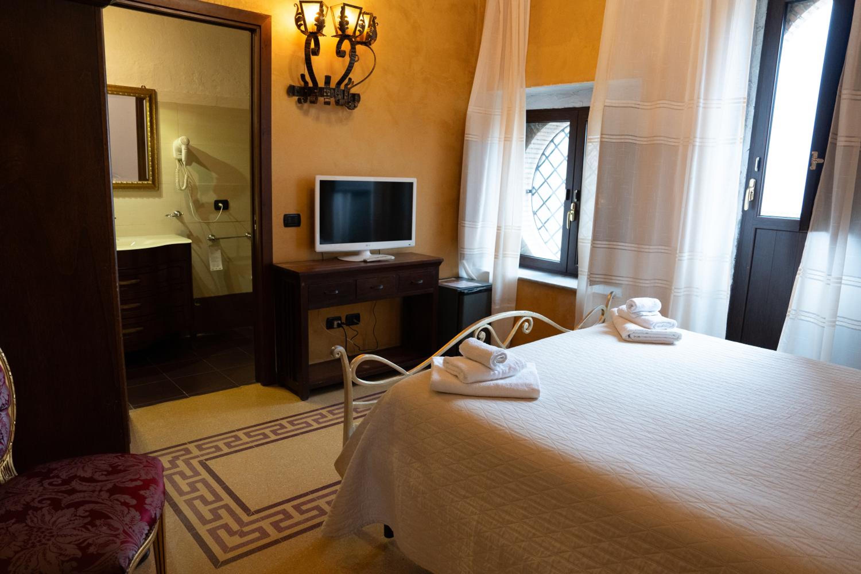 Double Room (1 Adult) photo 2