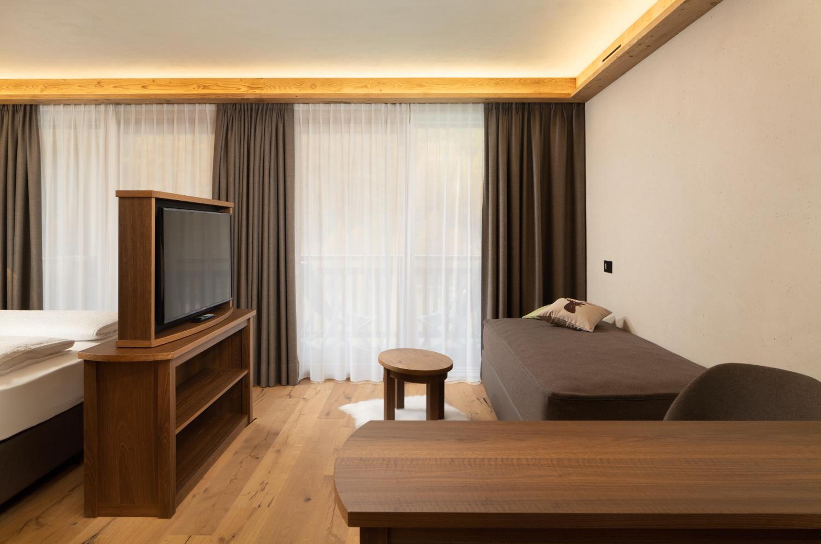 Deluxe Triple Room photo 3