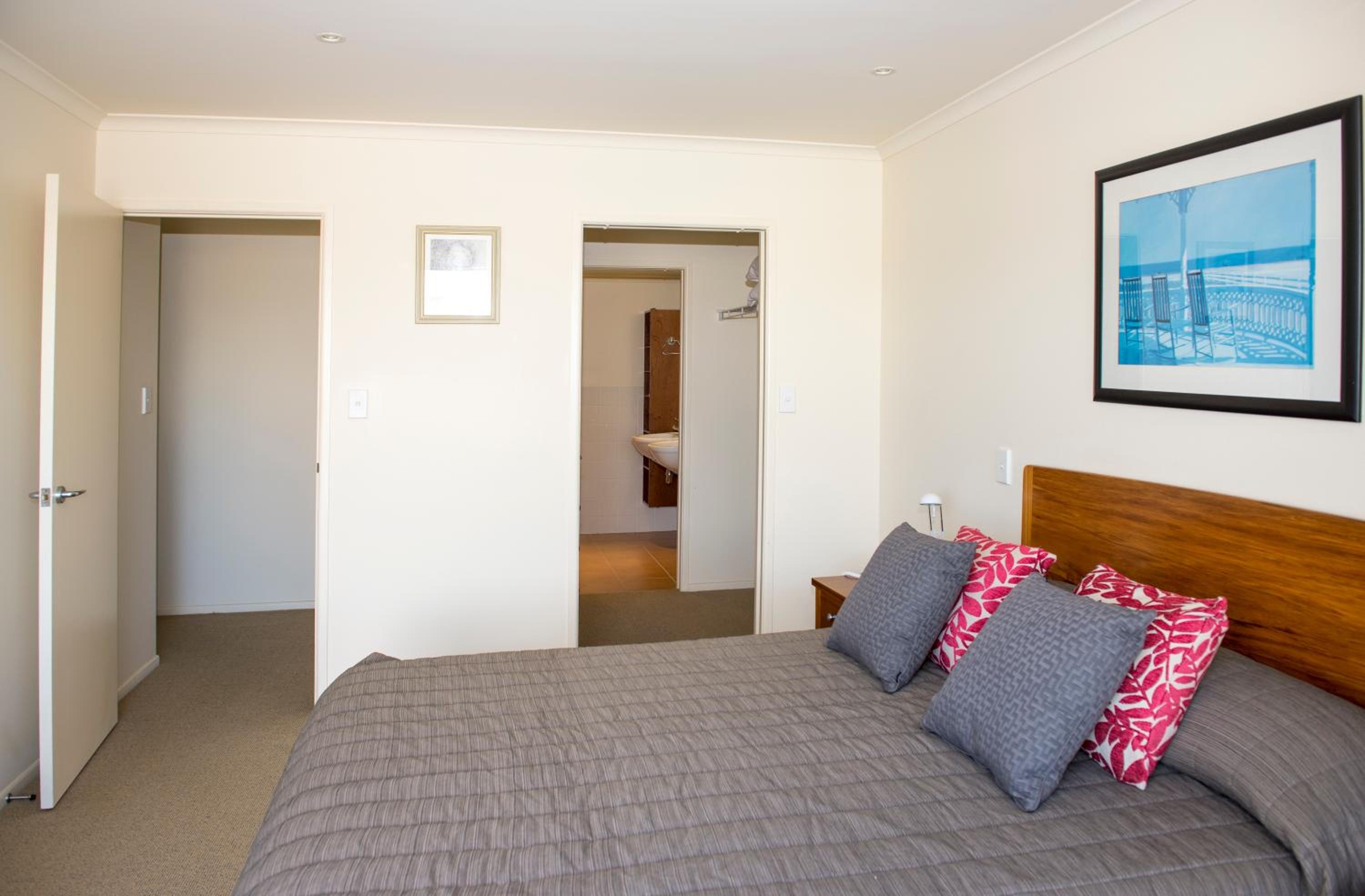 Two-Bedroom Apartment with Pool View photo 1